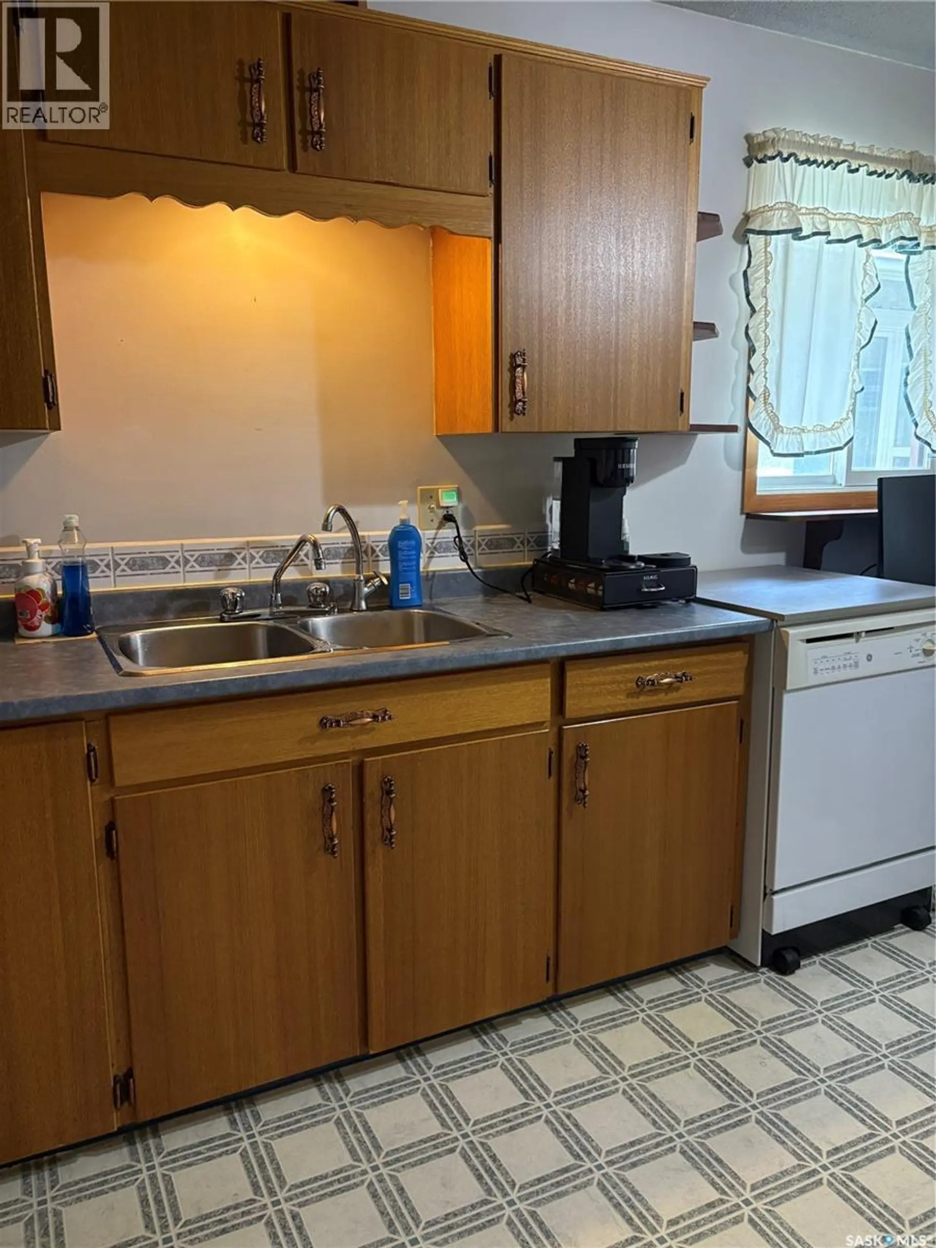 1058 MONTAGUE STREET - Image 6