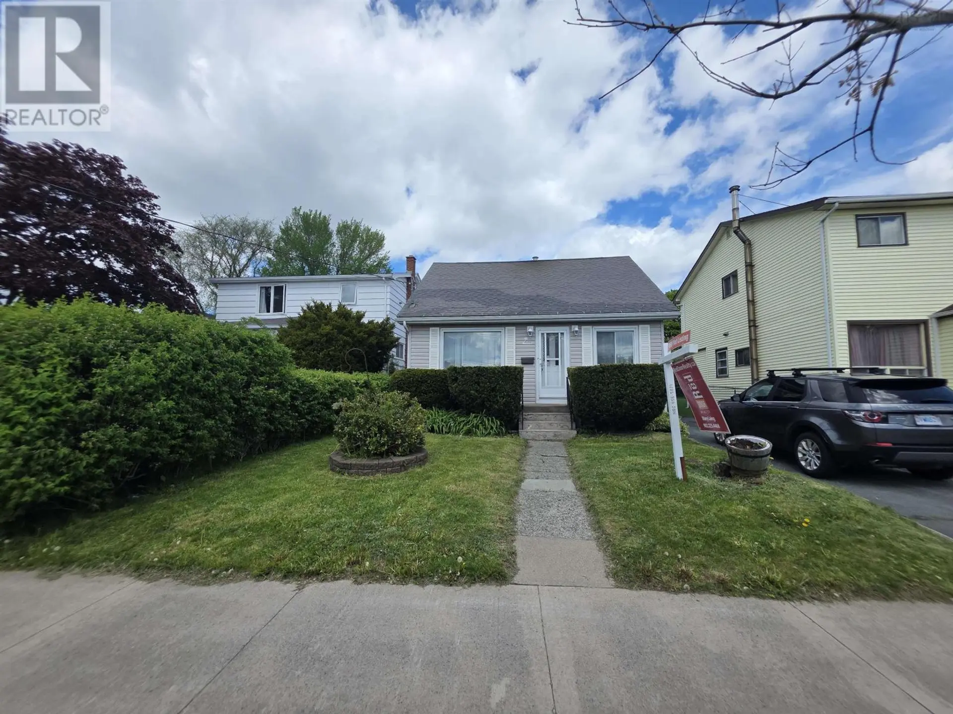 2883 Connaught Avenue - Image 1