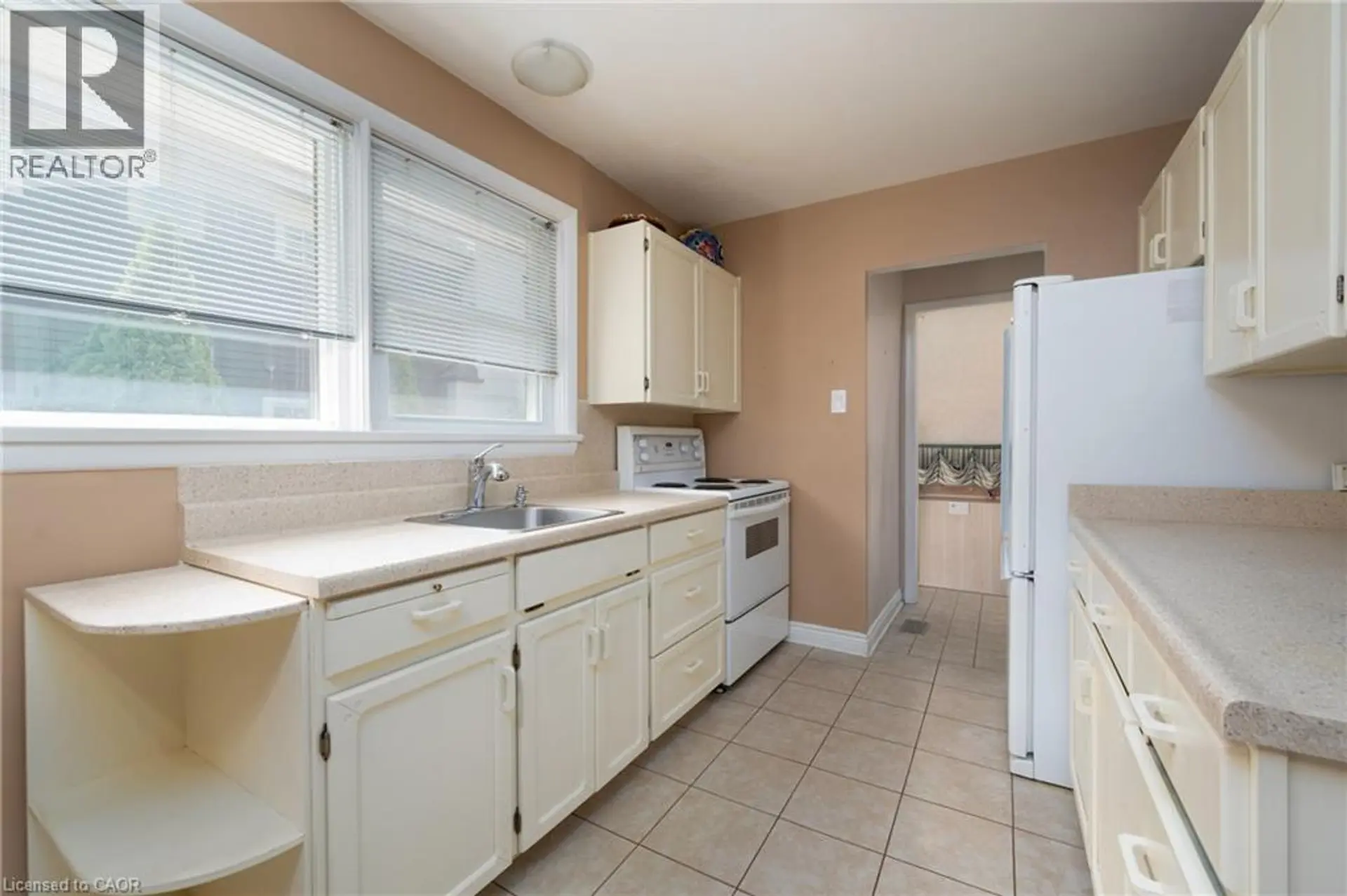 1304 AVON Crescent - Image 13