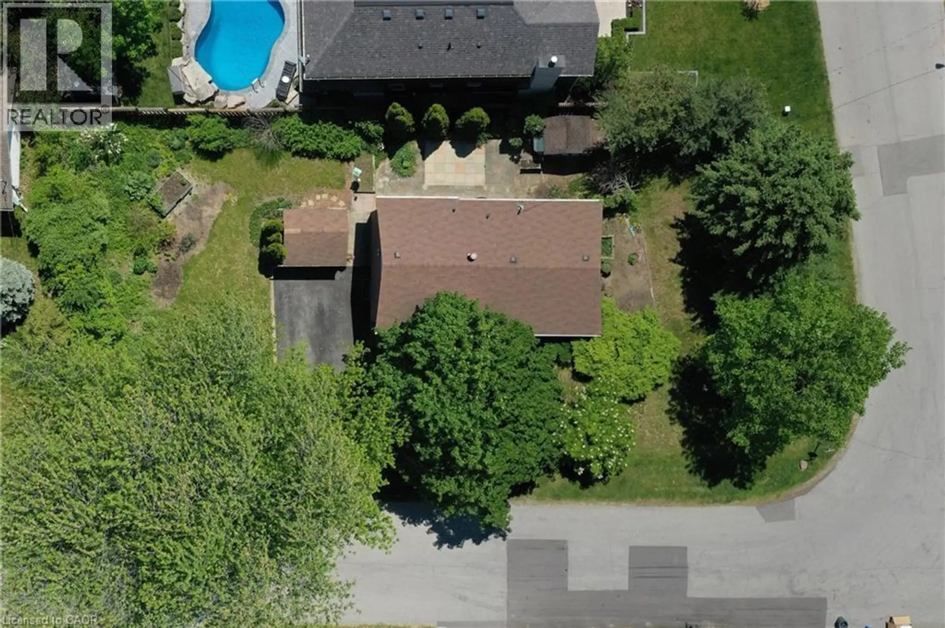 1304 AVON Crescent - Image 4