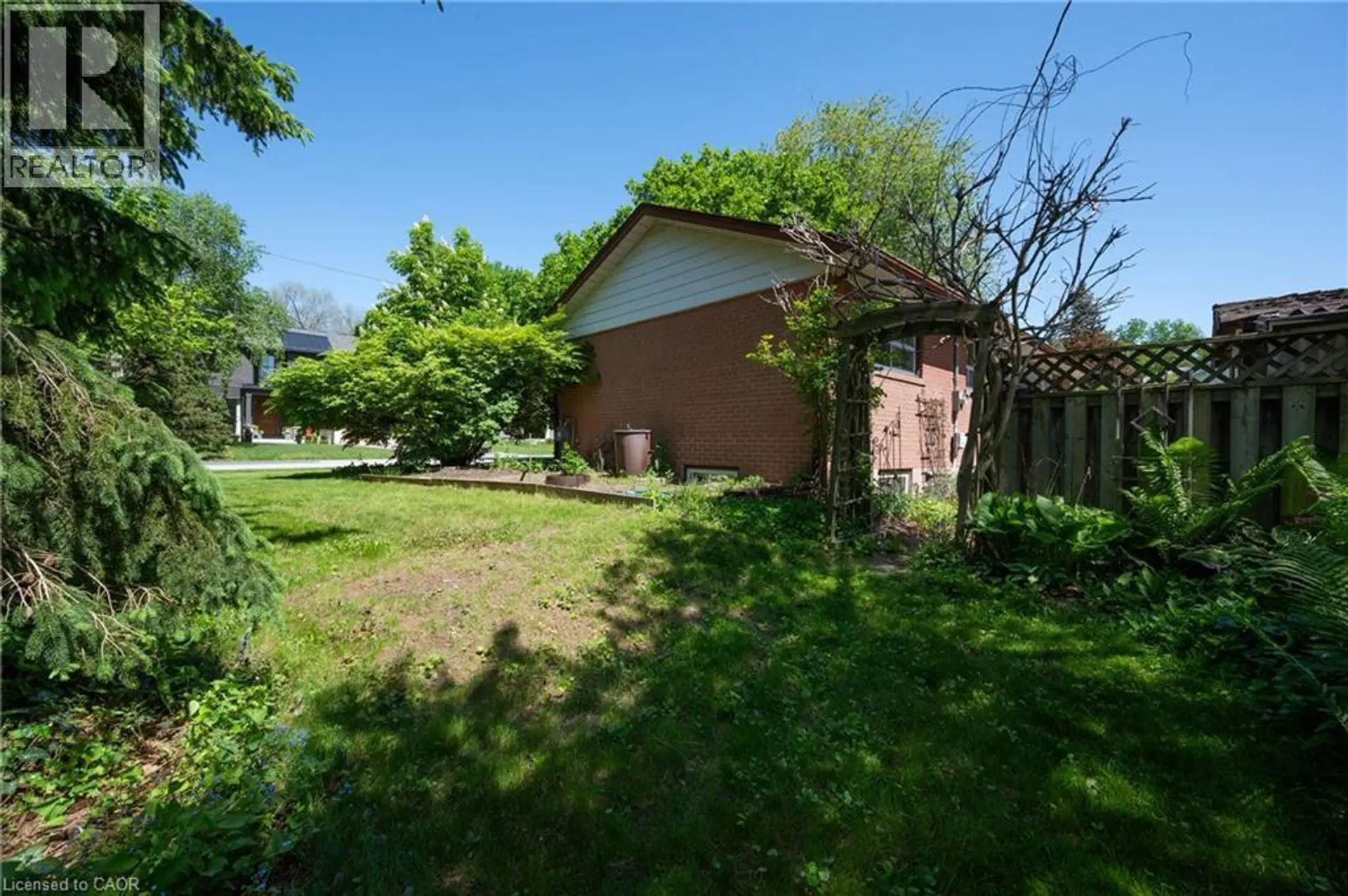1304 AVON Crescent - Image 8