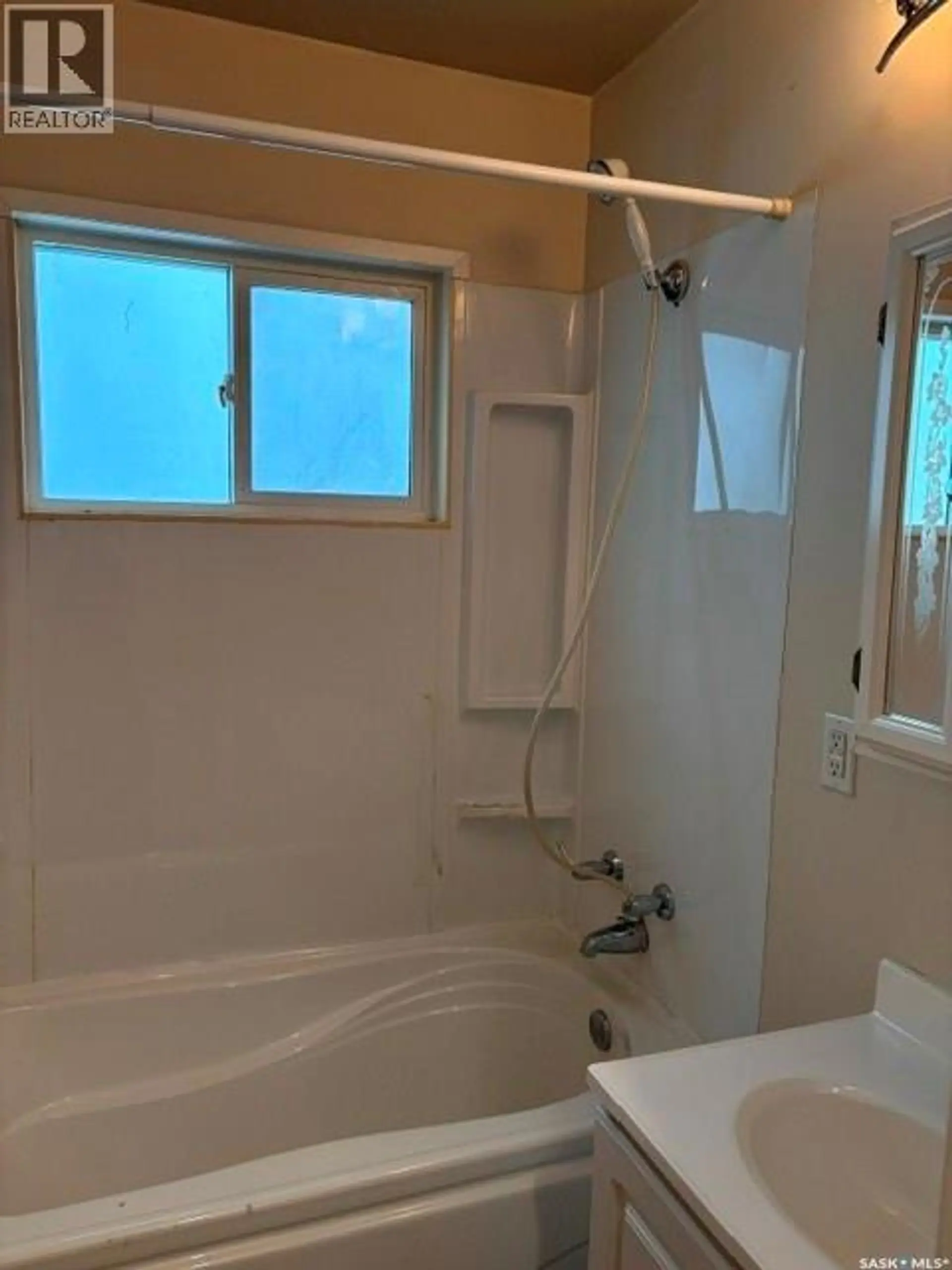 2047 Retallack STREET - Image 12