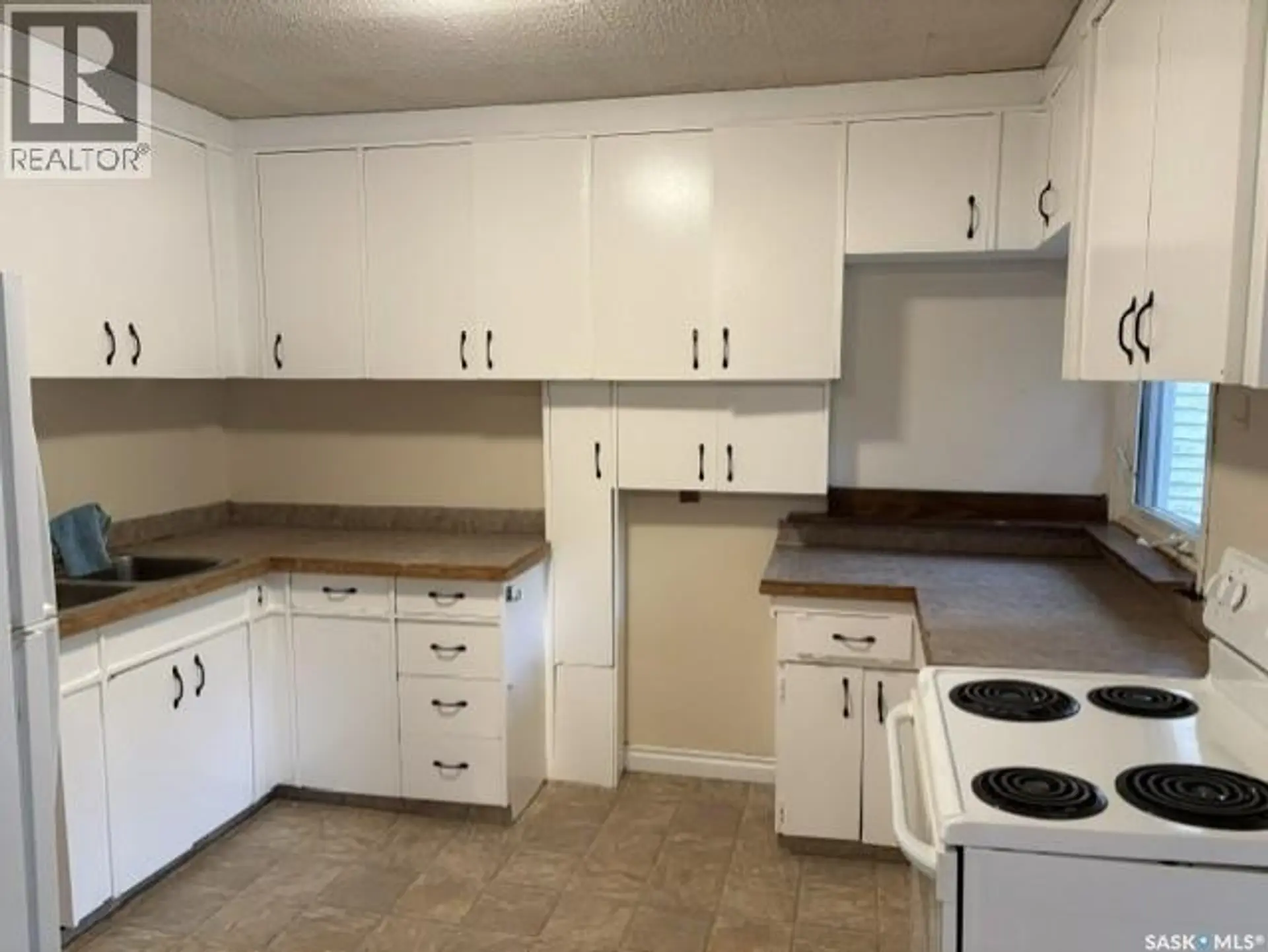 2047 Retallack STREET - Image 4