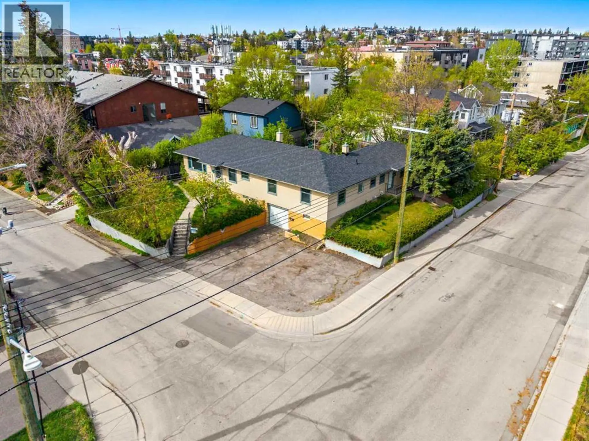 Property at 1607 25 Avenue SW, Calgary, AB