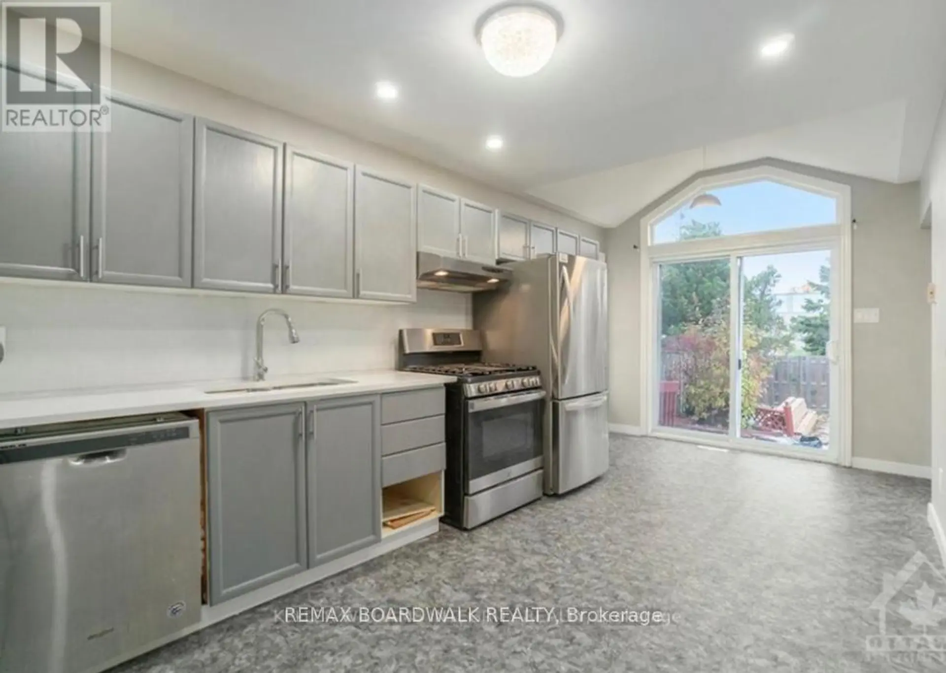 563 LATOUR CRESCENT - Image 6