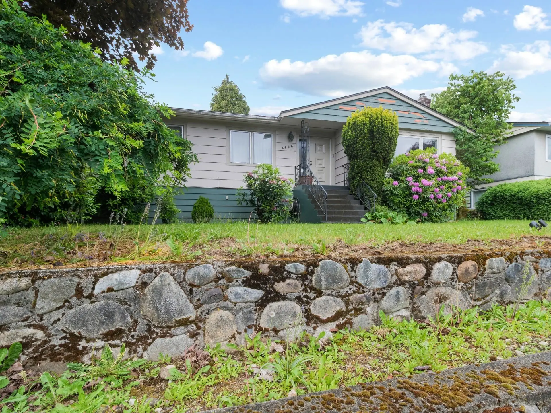 4156 Castlewood Crescent - Image 2