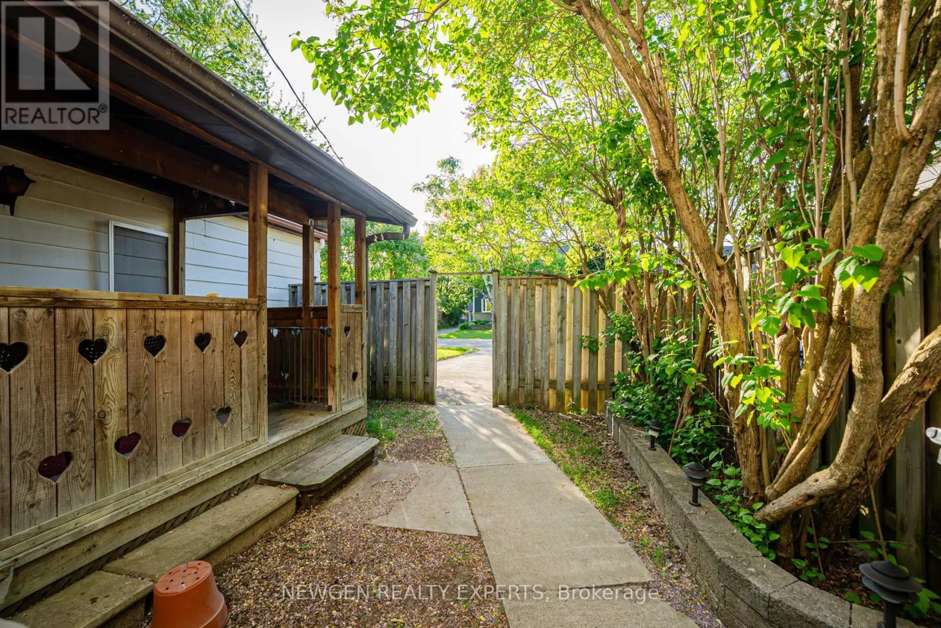1070 PELHAM AVENUE - Image 16