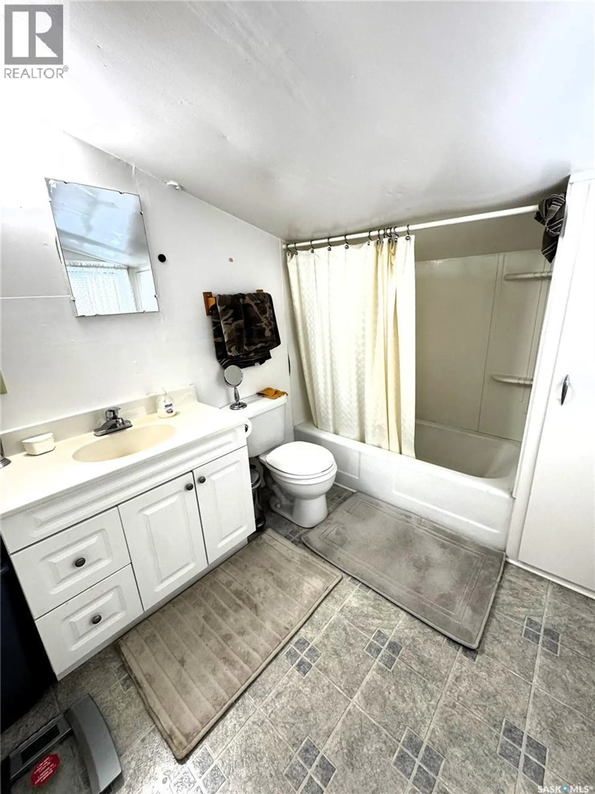58 10th AVENUE NE - Image 13