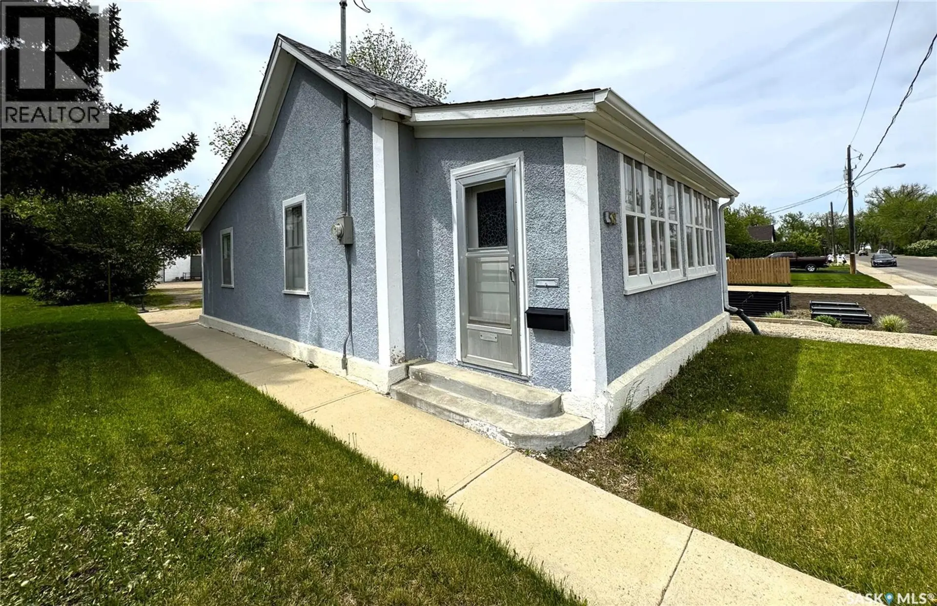 58 10th AVENUE NE - Image 2