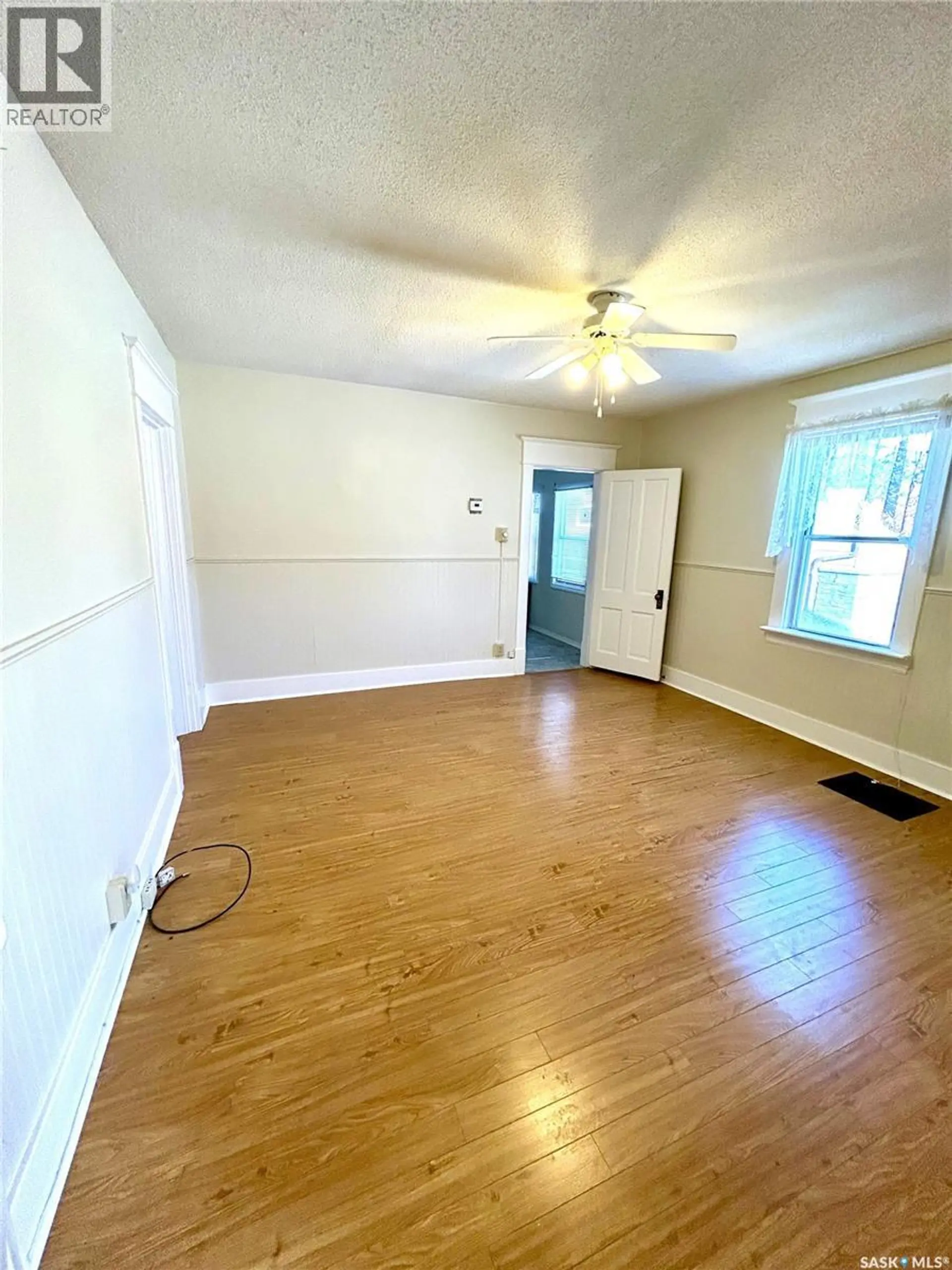 58 10th AVENUE NE - Image 6