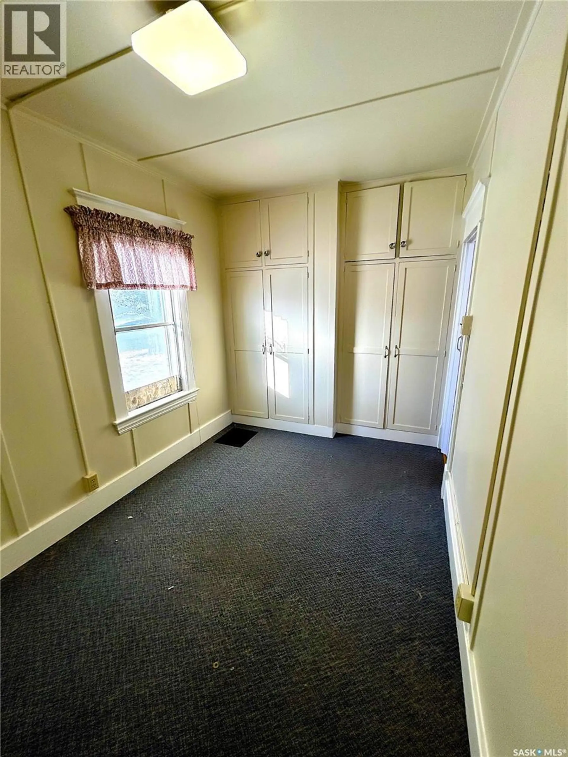 58 10th AVENUE NE - Image 9
