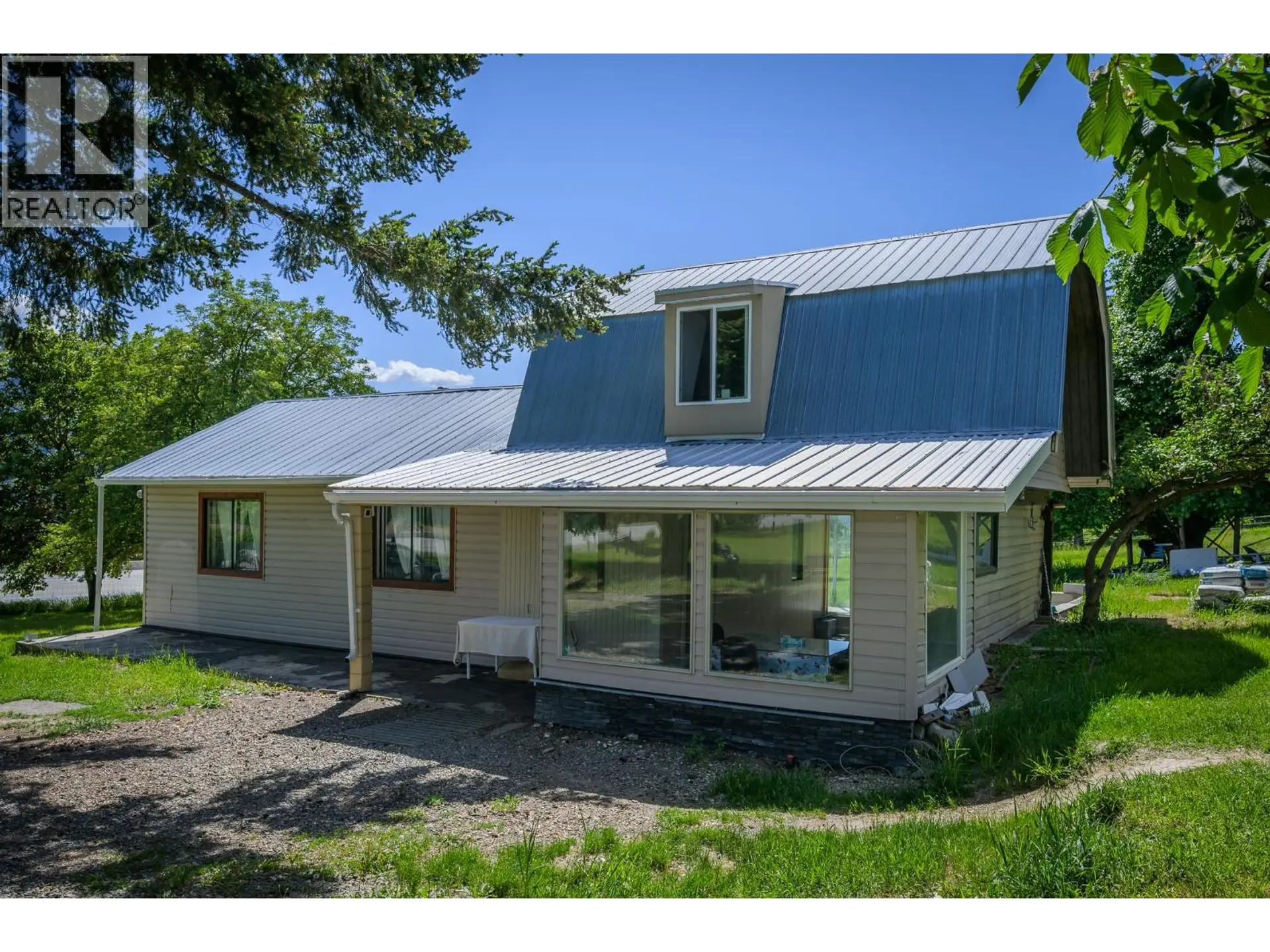Property at 6721 Yellowhead Highway S, Barriere, BC