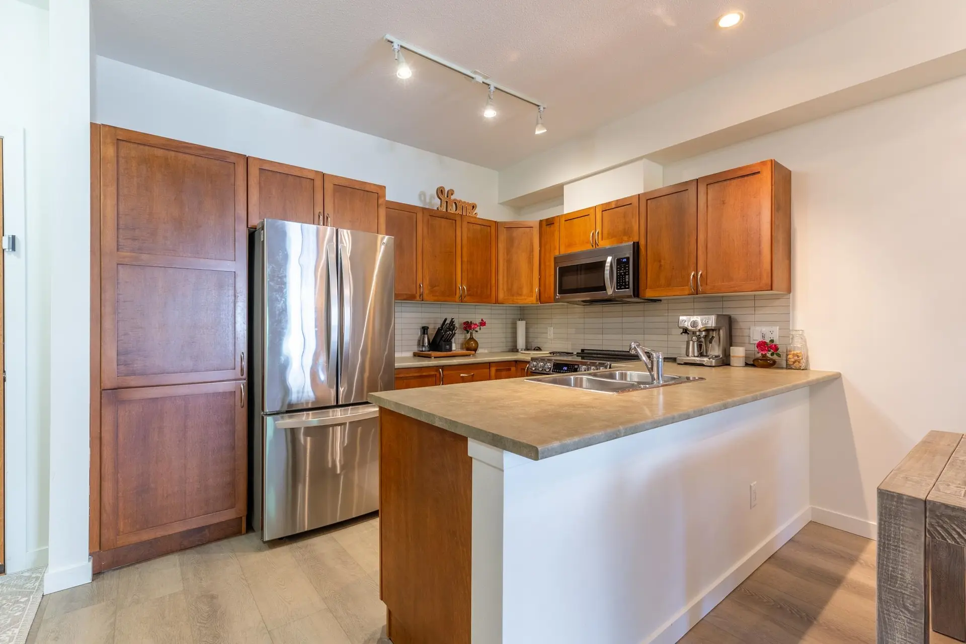 Property at #202 33318 E Bourquin Crescent, Abbotsford, BC