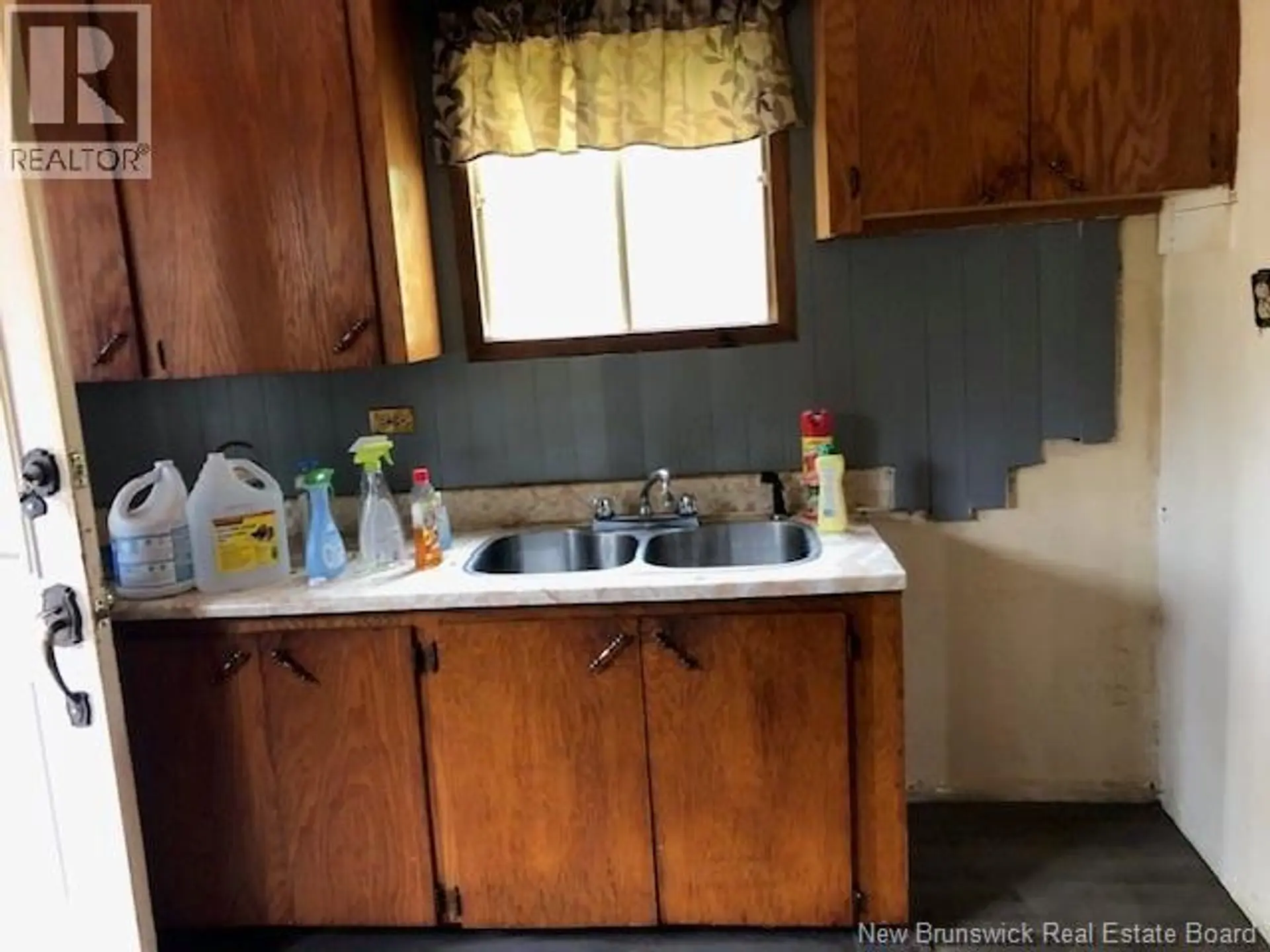 689 Salisbury Road - Image 2