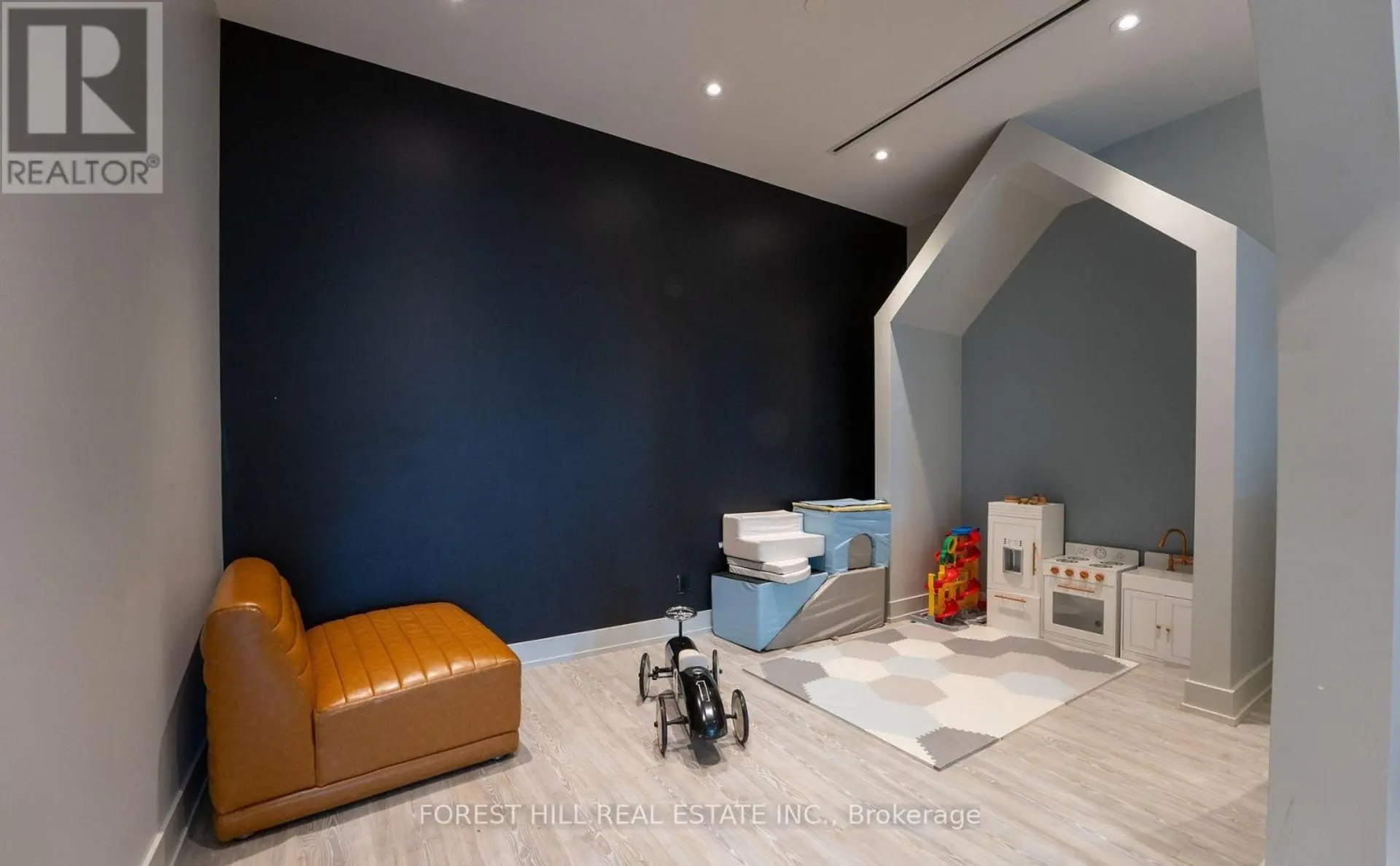 #418 270 DUFFERIN STREET - Image 14