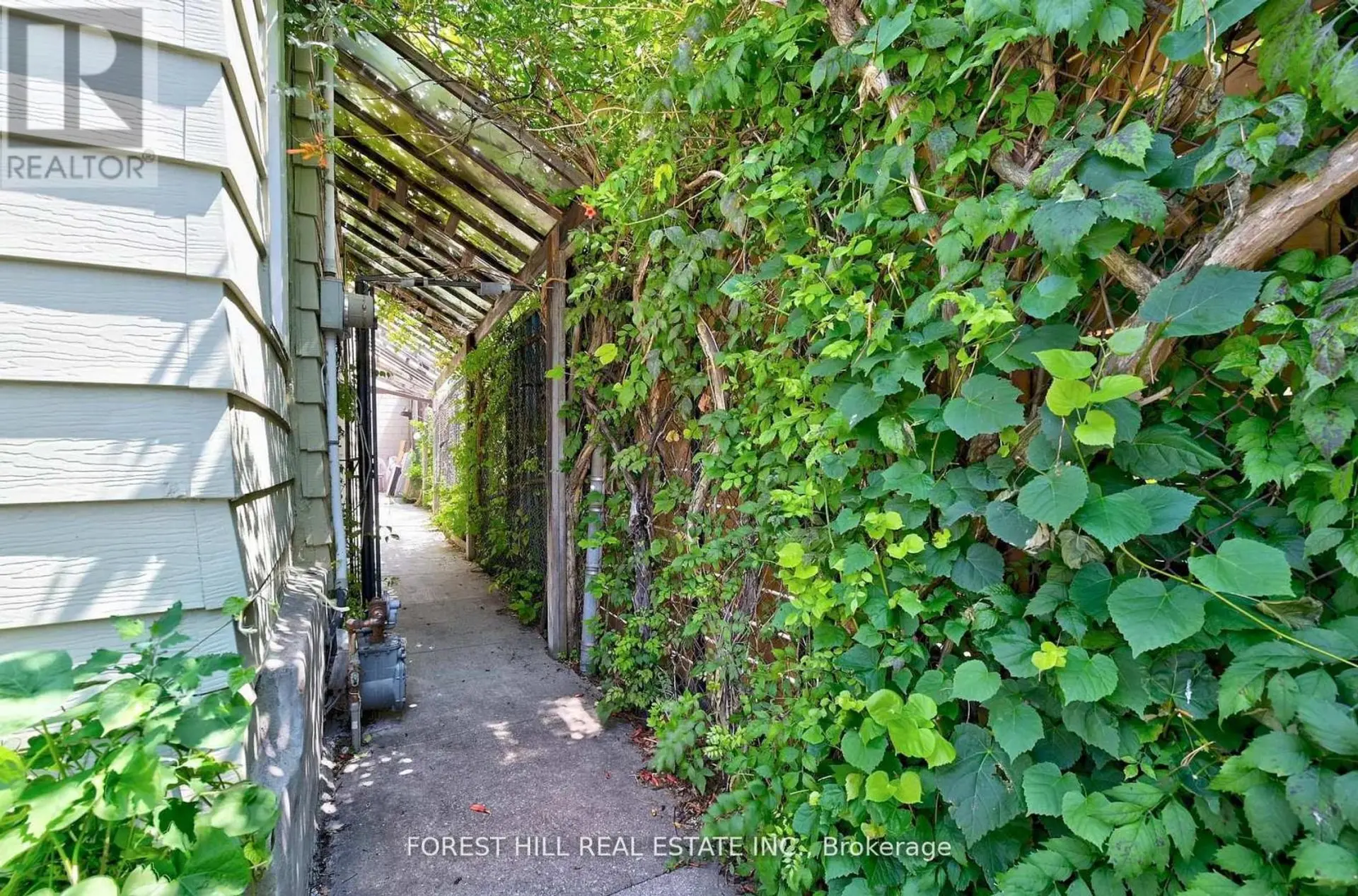 325 WESTMORELAND AVENUE N - Image 19