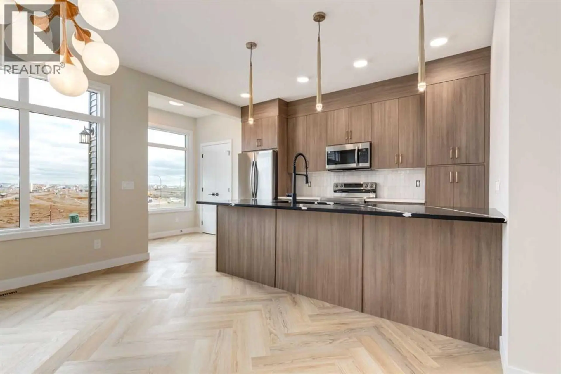 357 Cobblestone Gate - Image 4