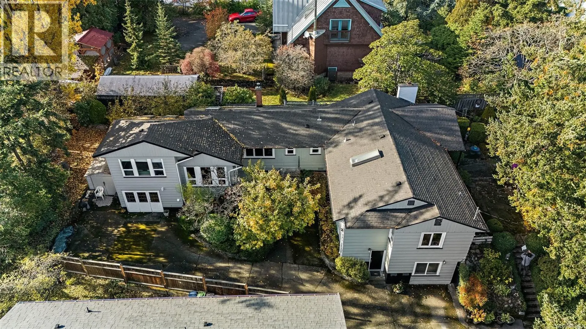Property at 943 Selkirk Ave, Esquimalt, BC