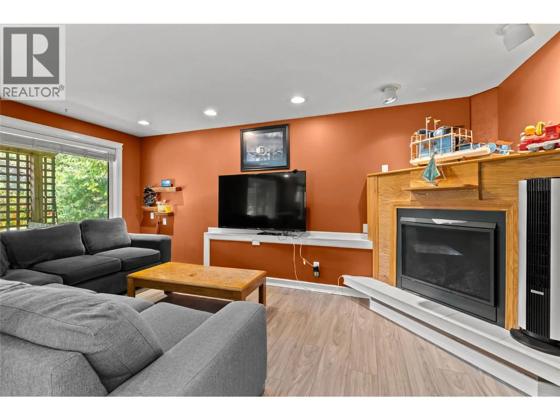 7280 Birch Close - Image 2
