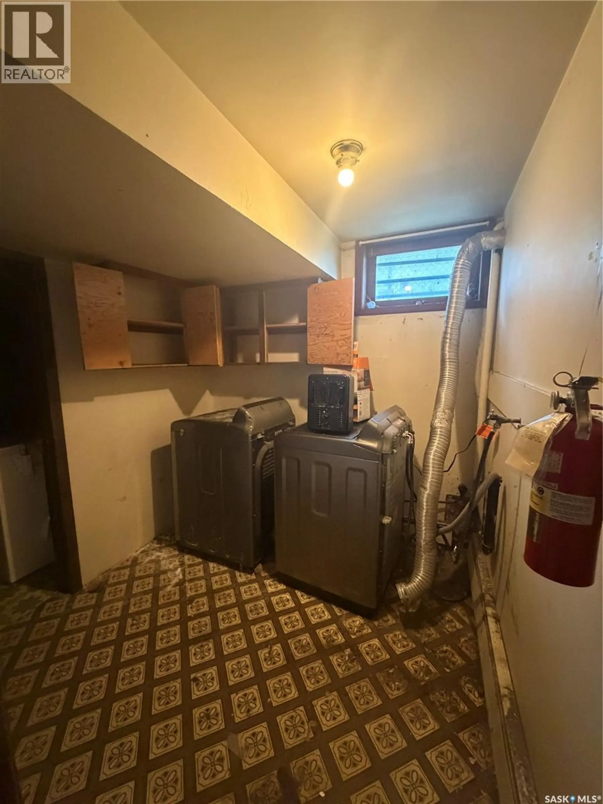 318 25th STREET E - Image 12