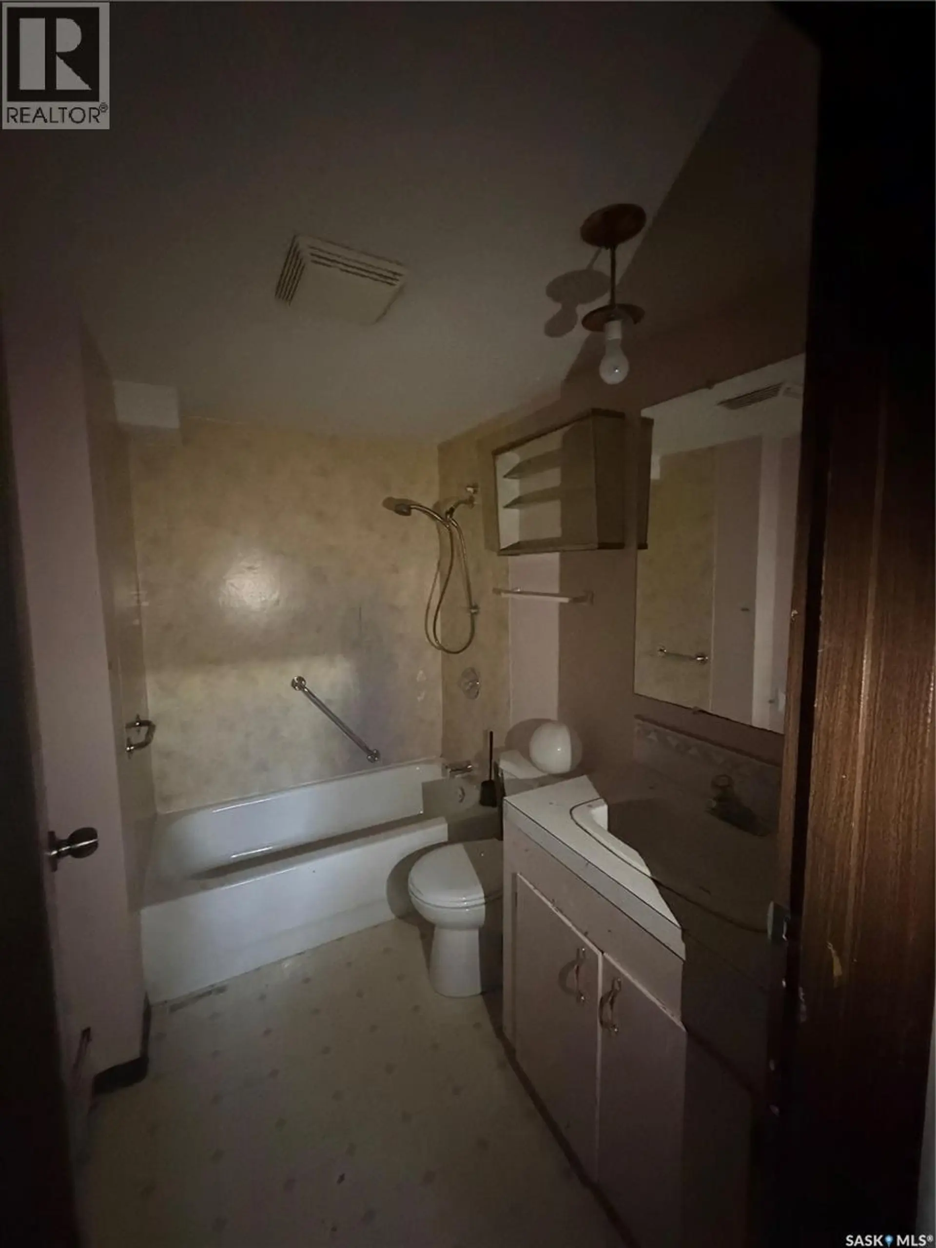 318 25th STREET E - Image 14