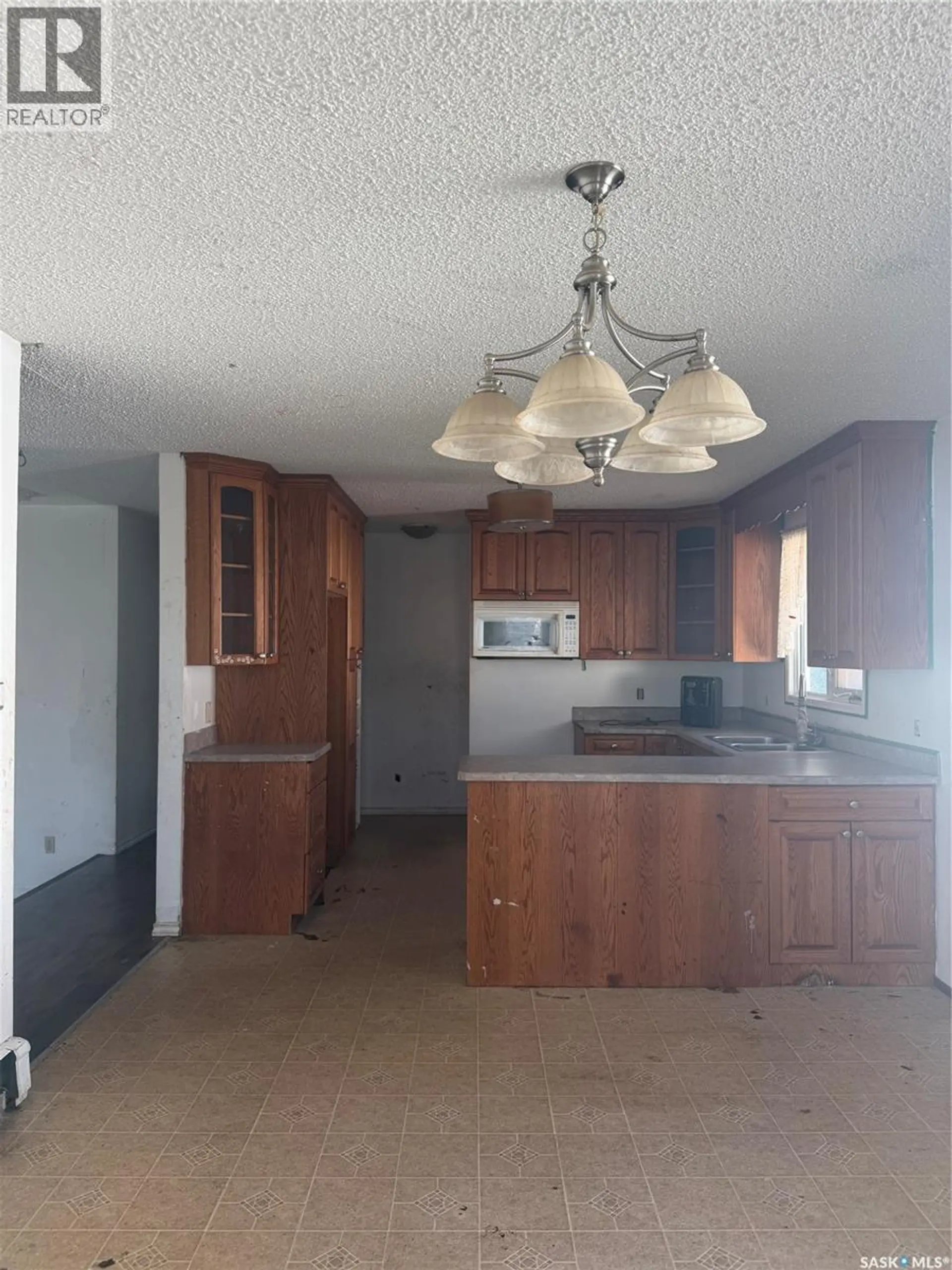 318 25th STREET E - Image 3