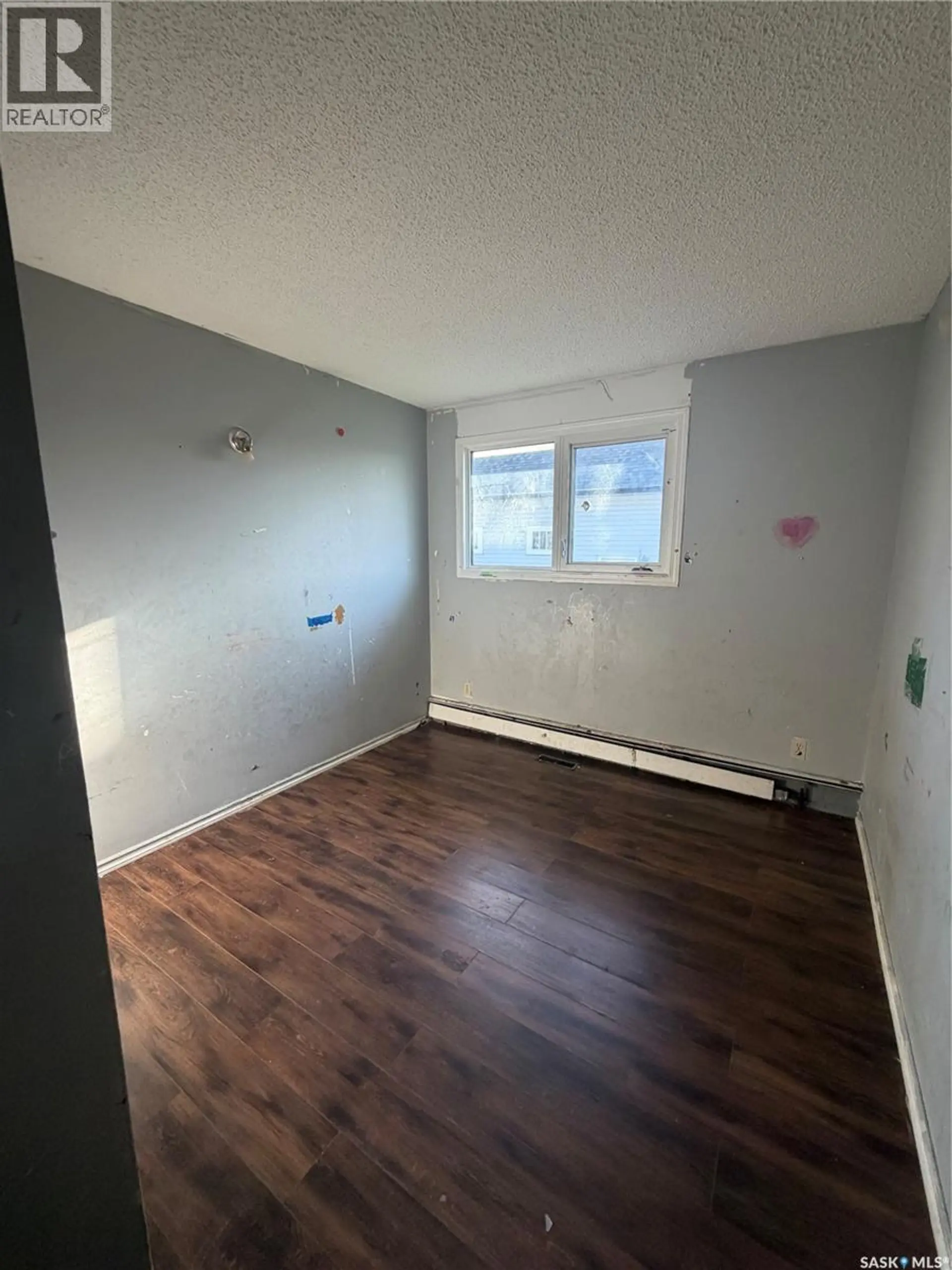 318 25th STREET E - Image 5
