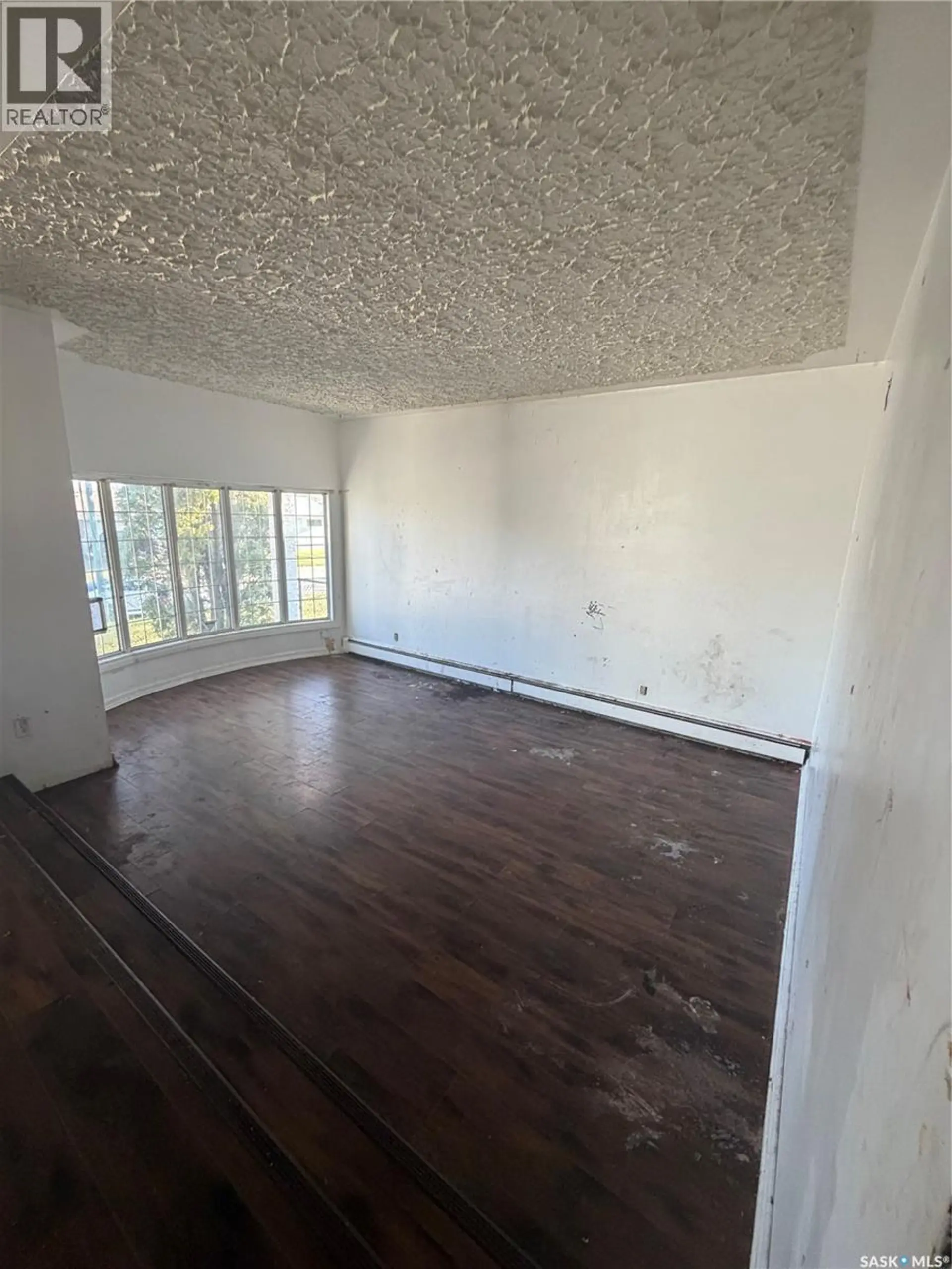 318 25th STREET E - Image 6