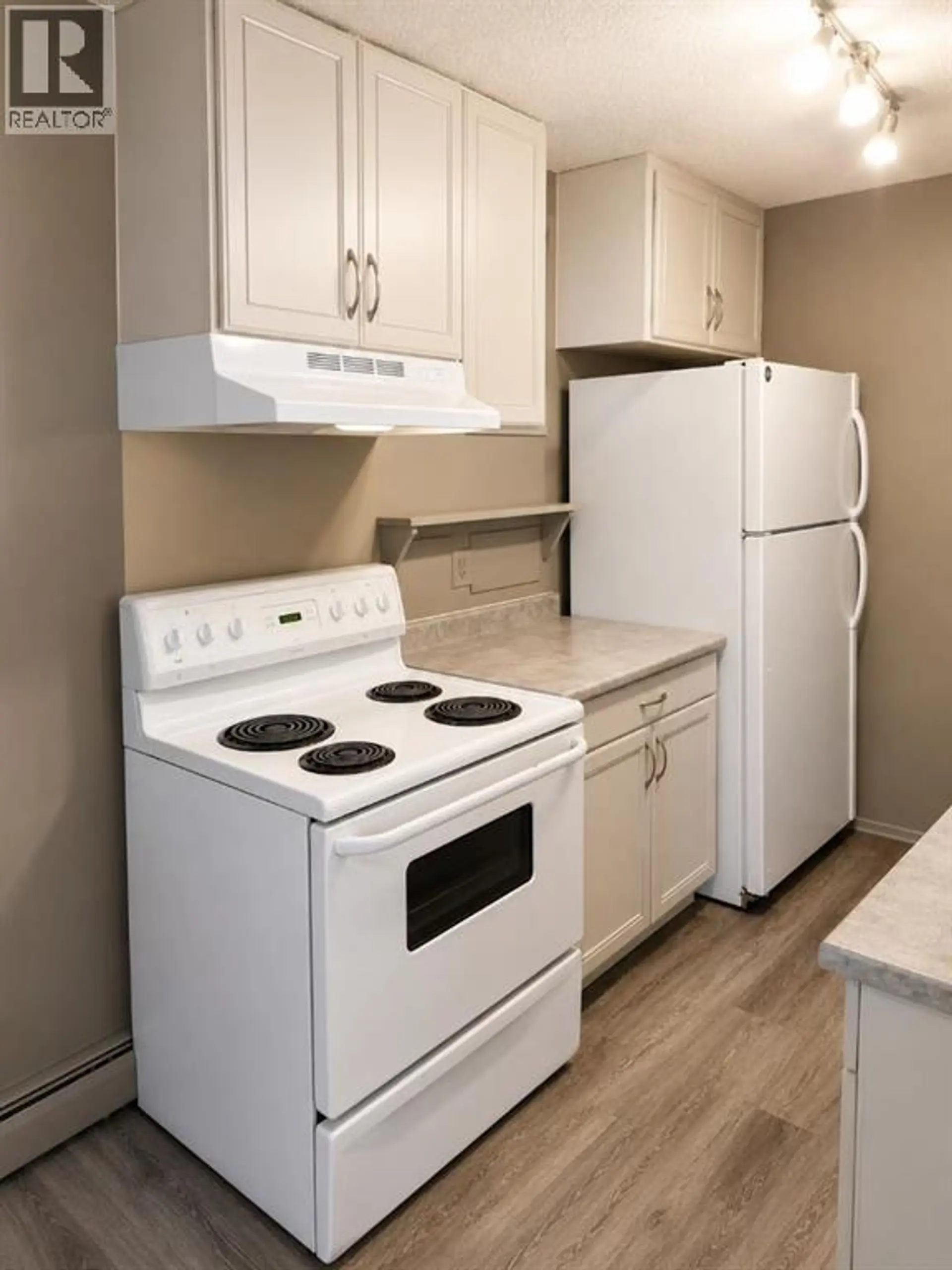 211 6 Street NE - Image 3