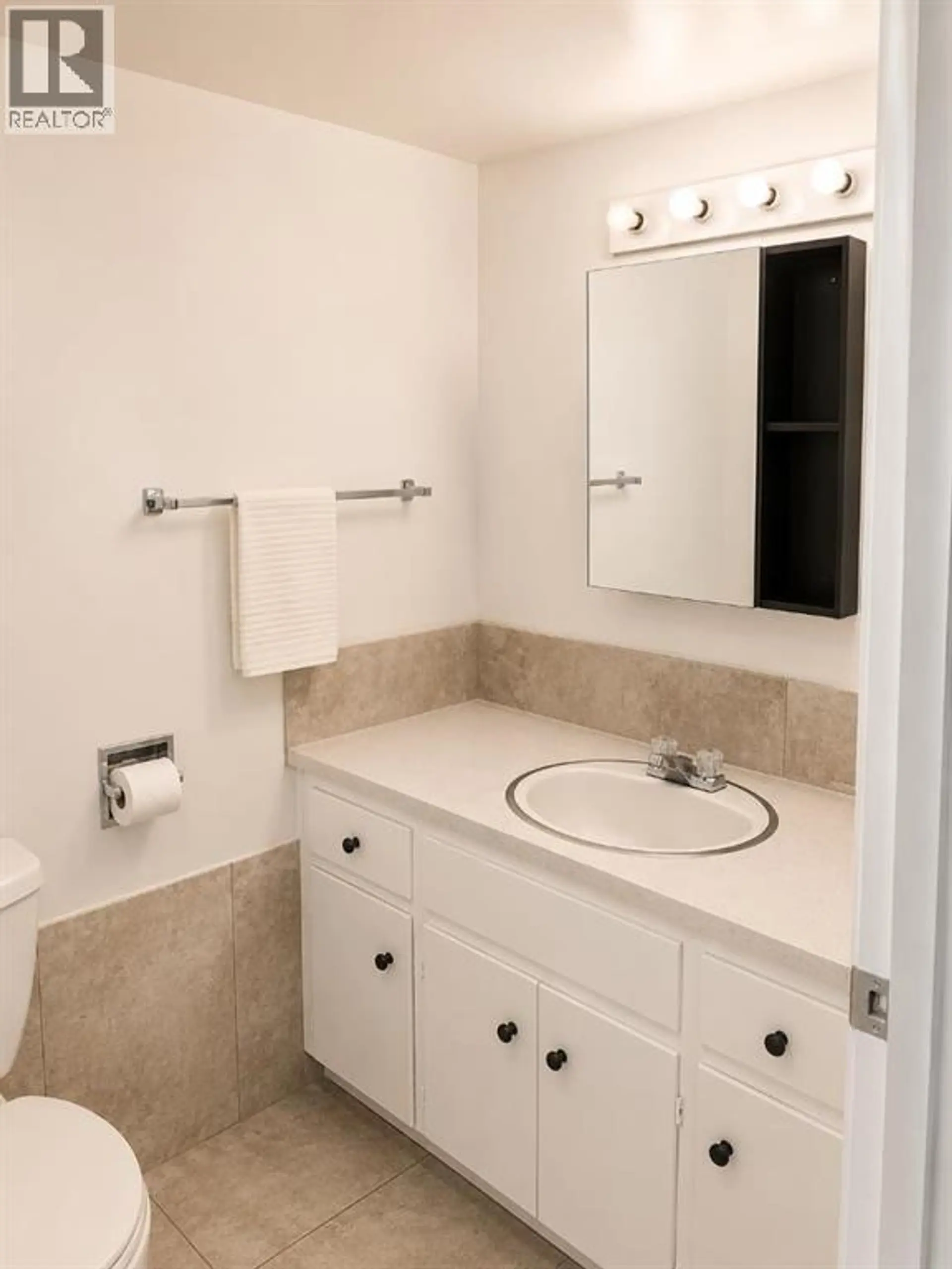 211 6 Street NE - Image 5