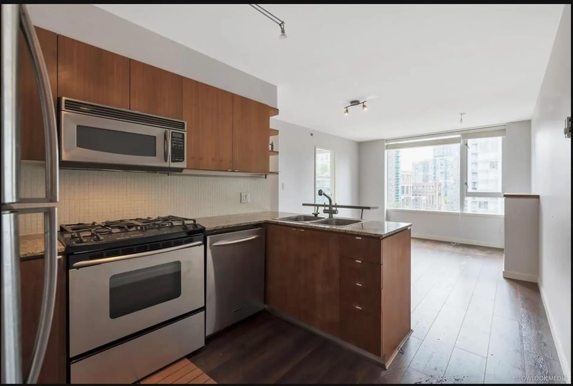 #906 822 Seymour Street - Image 6