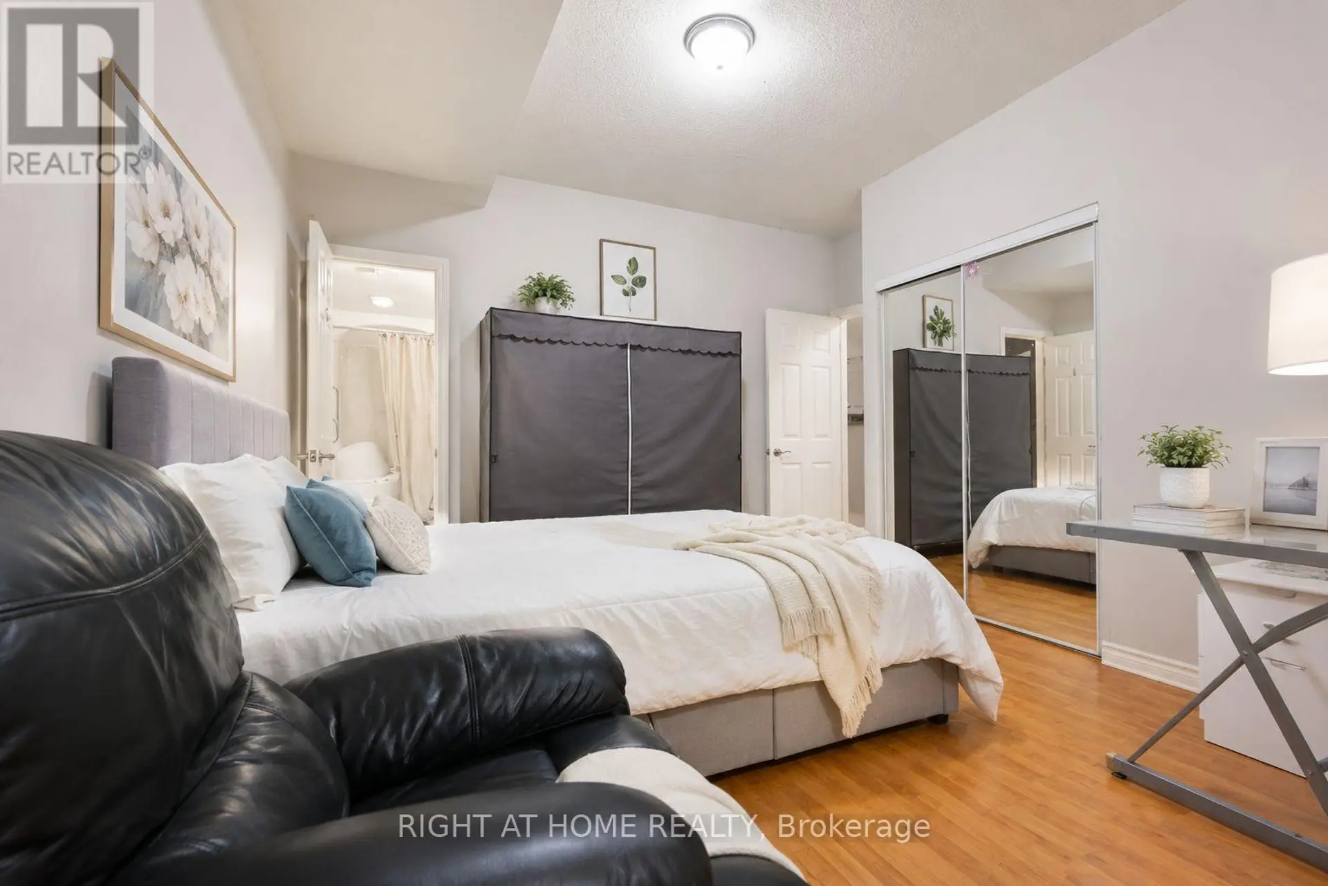 #8 1949 LAWRENCE AVENUE W - Image 10