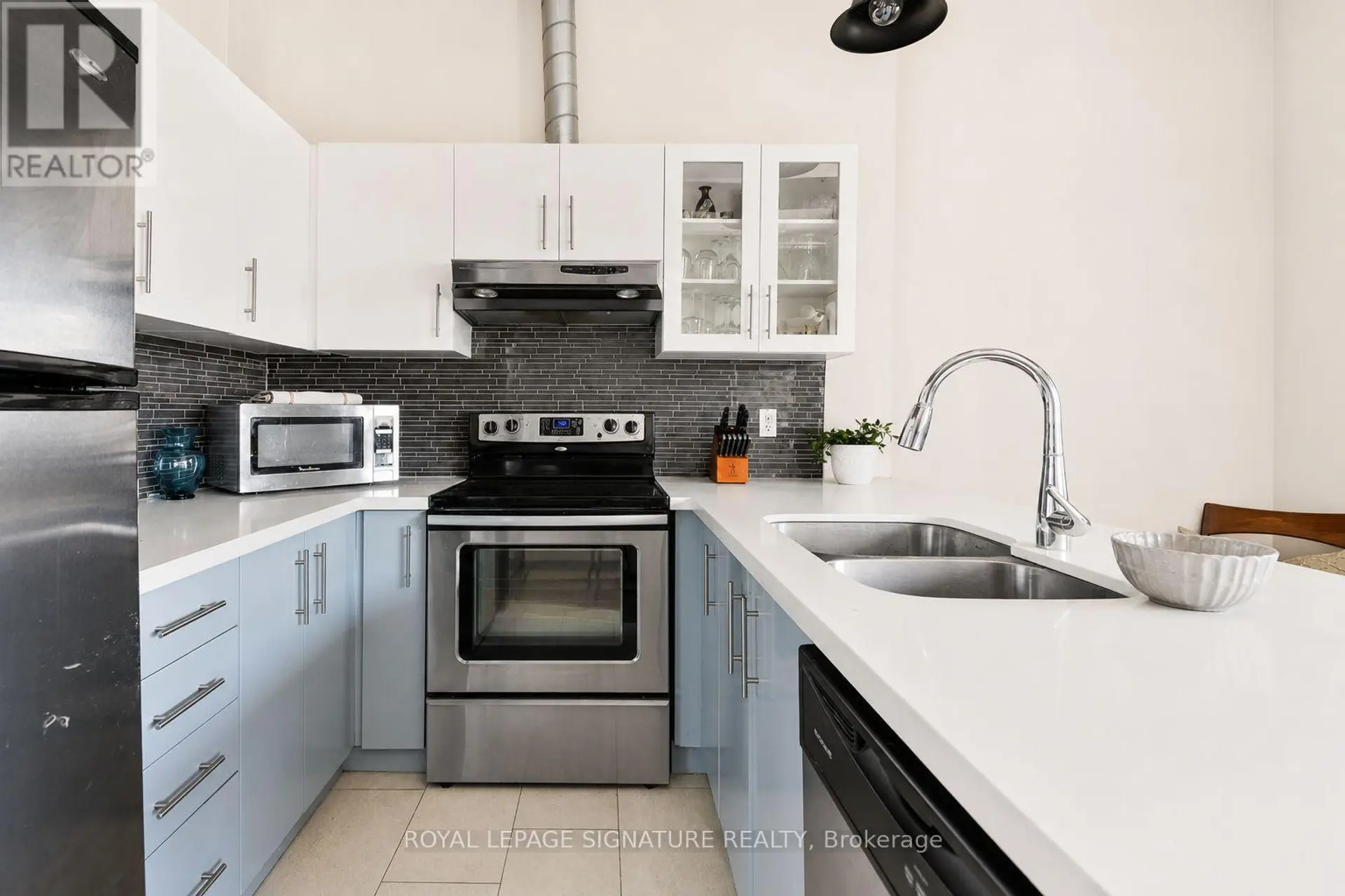 #513 700 KING STREET W - Image 13