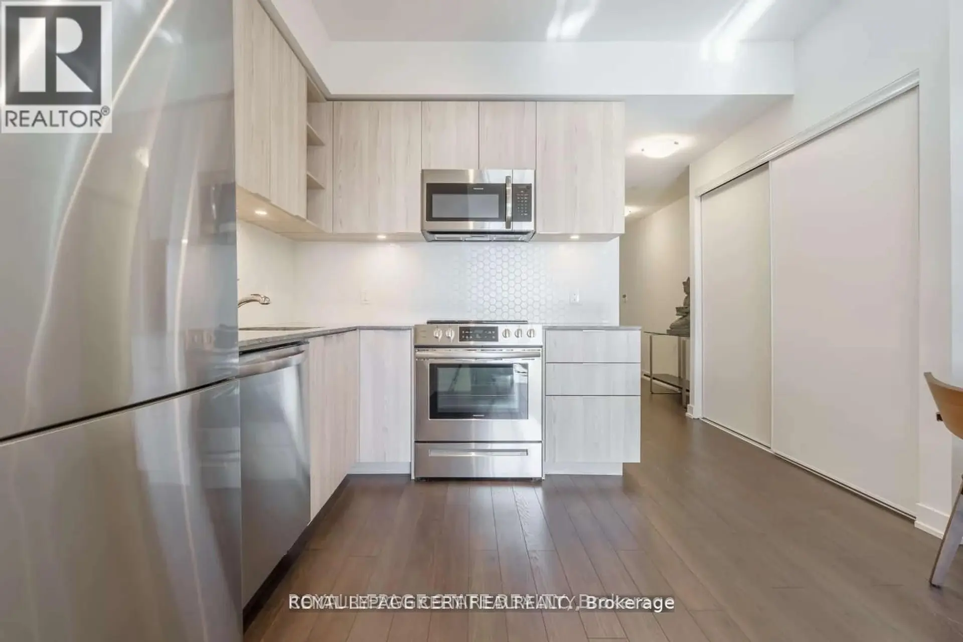 #1112 30 ORDNANCE STREET - Image 10