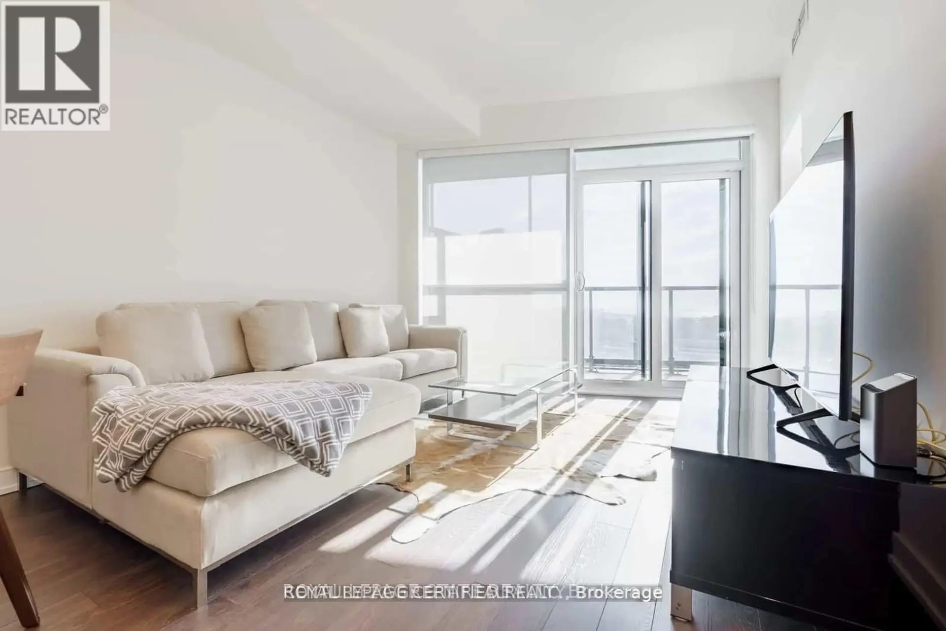 #1112 30 ORDNANCE STREET - Image 7