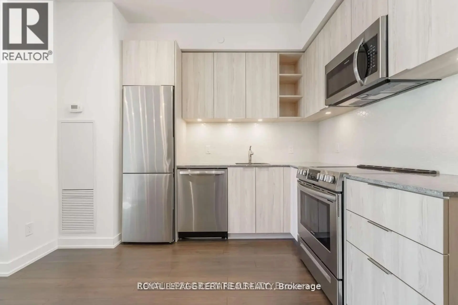 #1112 30 ORDNANCE STREET - Image 9