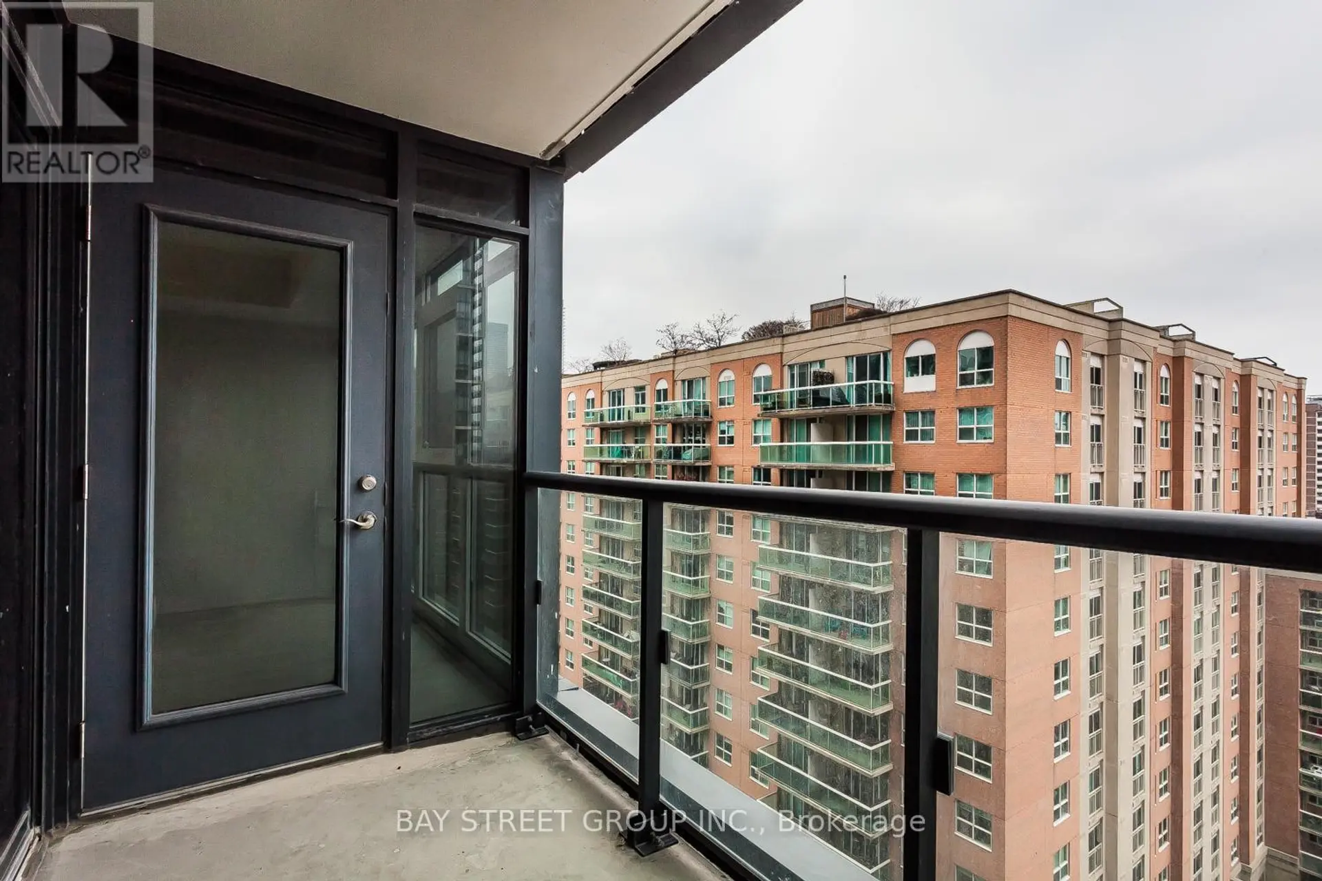#1615 400 ADELAIDE STREET E - Image 17