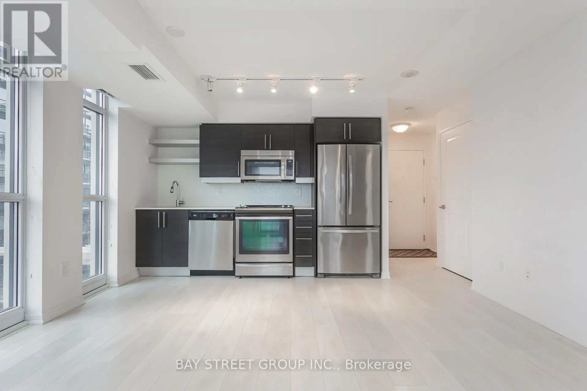 #1615 400 ADELAIDE STREET E - Image 4