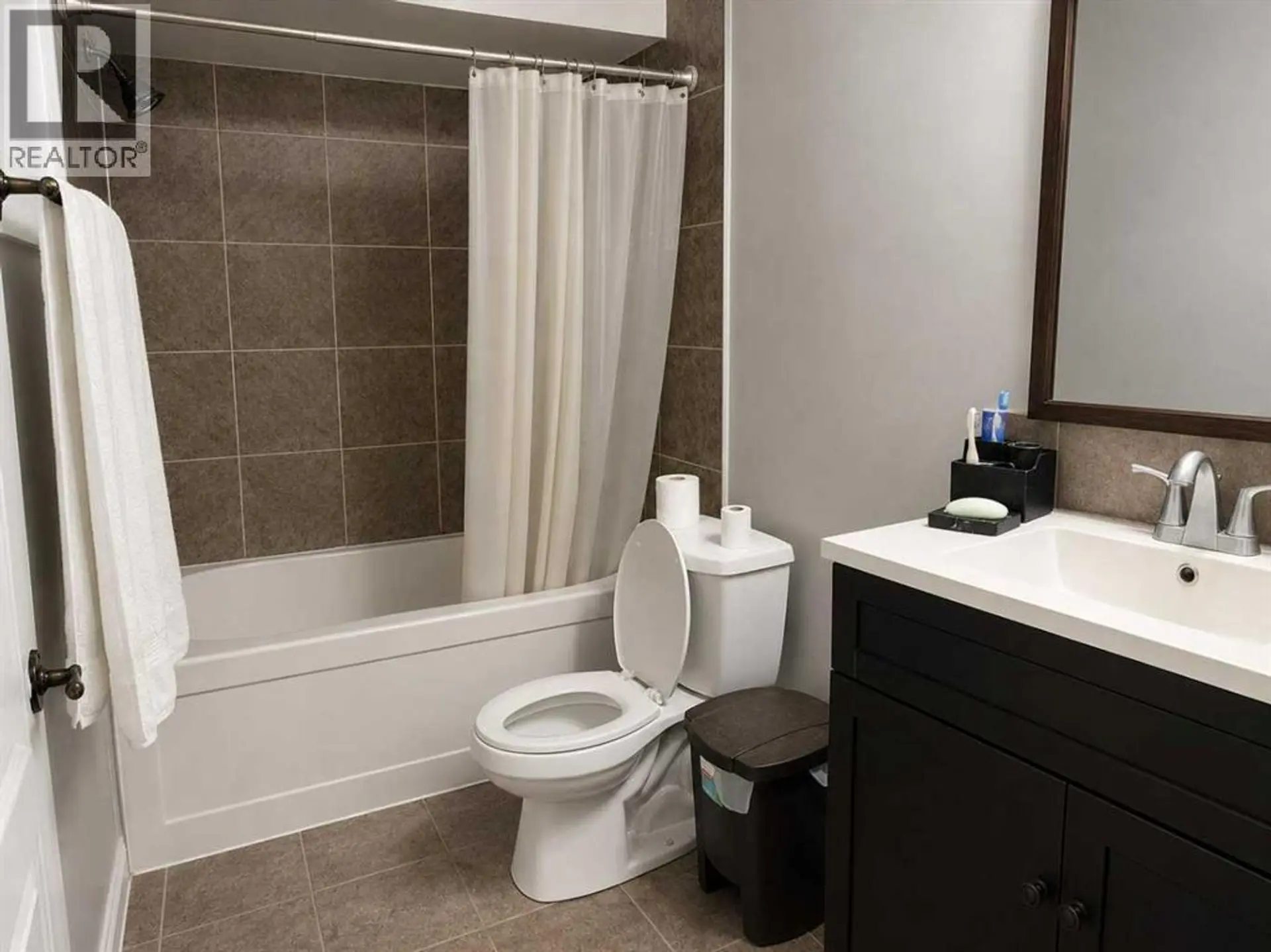 6479 68 Street NE - Image 14