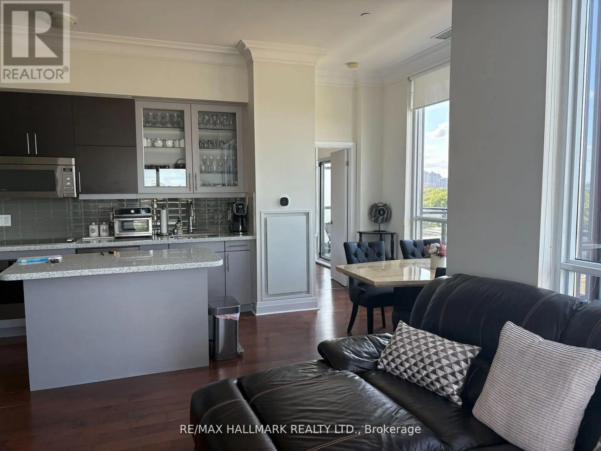 #PH704 399 SPRING GARDEN AVENUE - Image 2