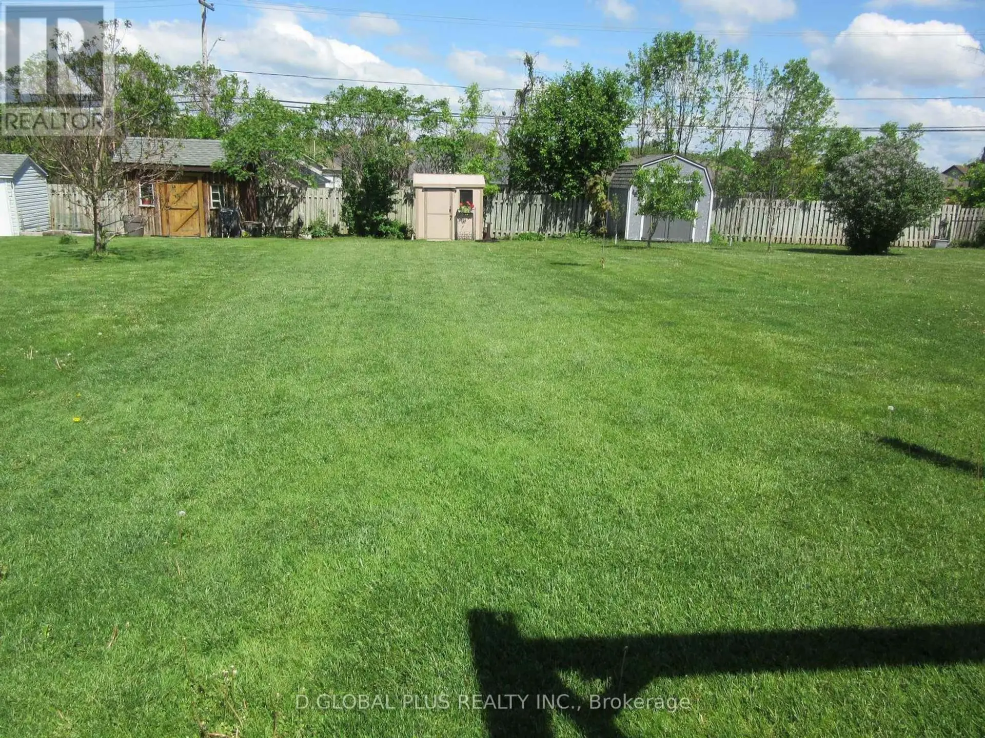 121 HEMLOCK CRESCENT N - Image 18