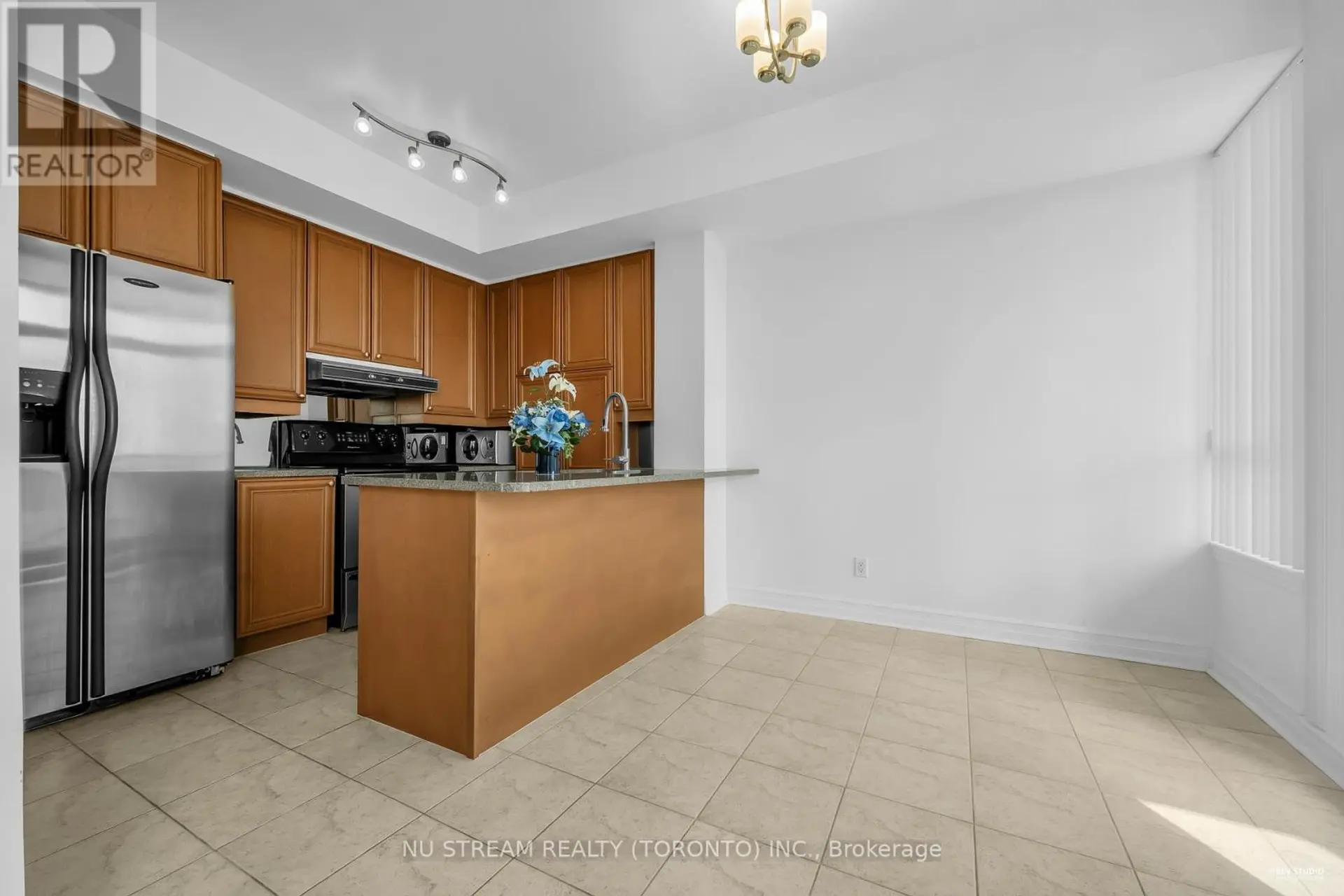 #PH304 17 BARBERRY PLACE - Image 11