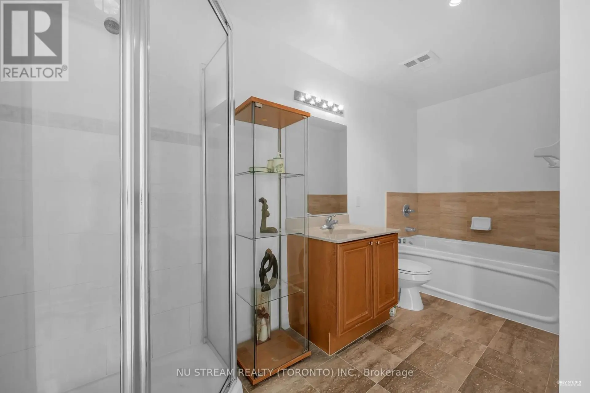 #PH304 17 BARBERRY PLACE - Image 14