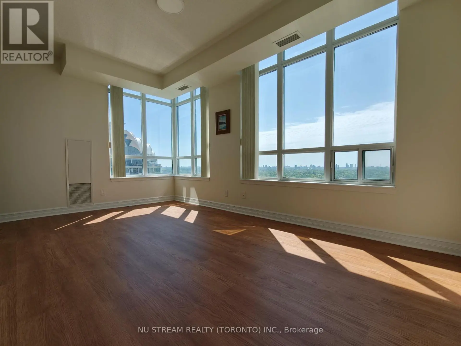 #PH304 17 BARBERRY PLACE - Image 16