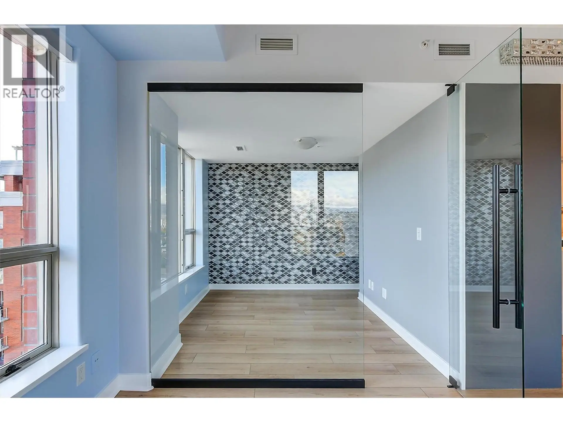 #1209 1160 Bernard Avenue - Image 9