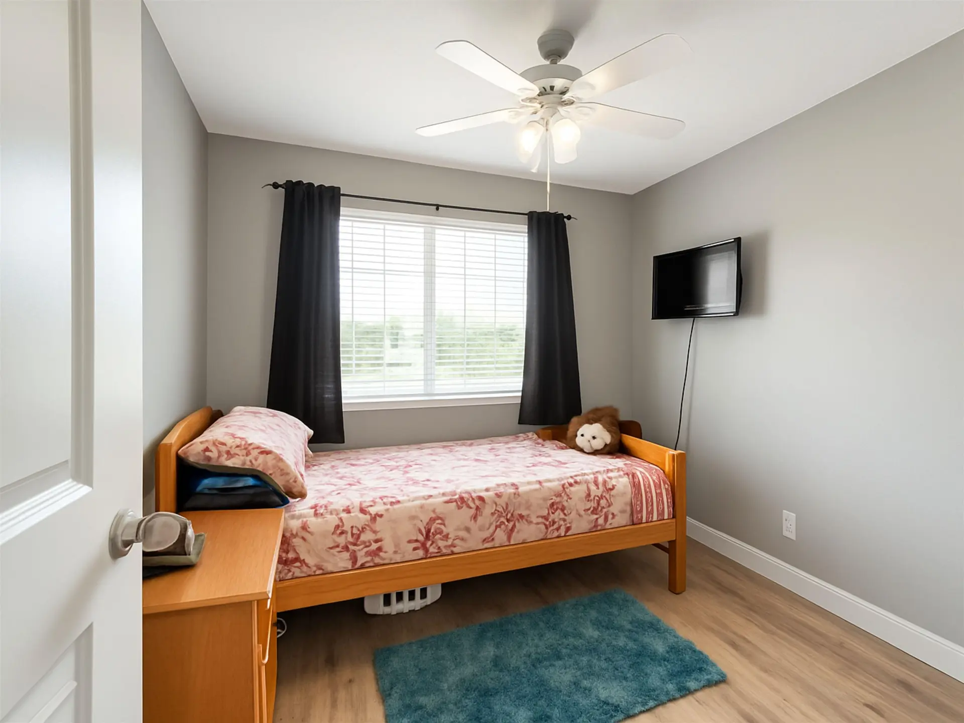 #11 22386 Sharpe Avenue - Image 12