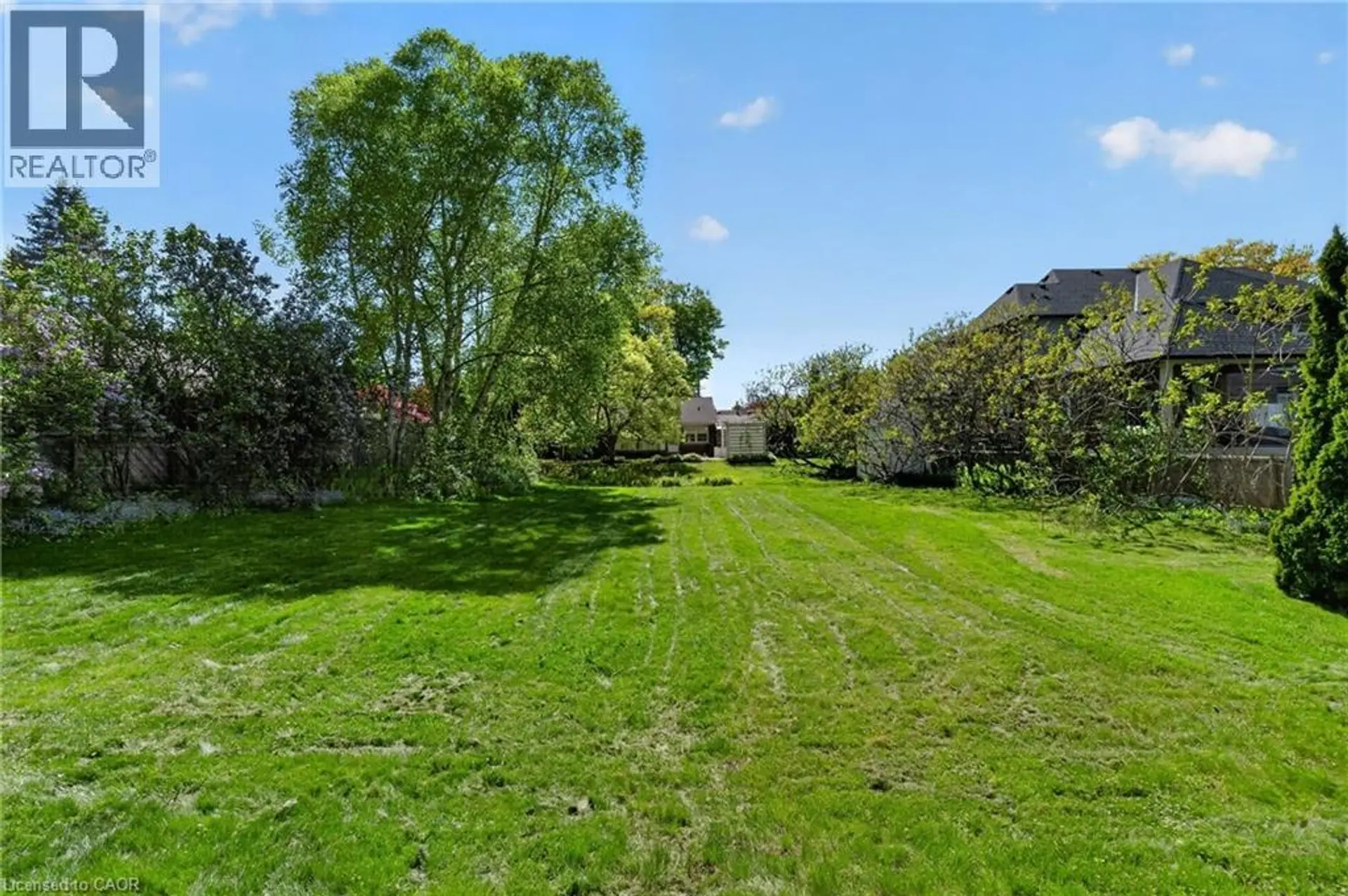 53 LOVERS Lane - Image 15