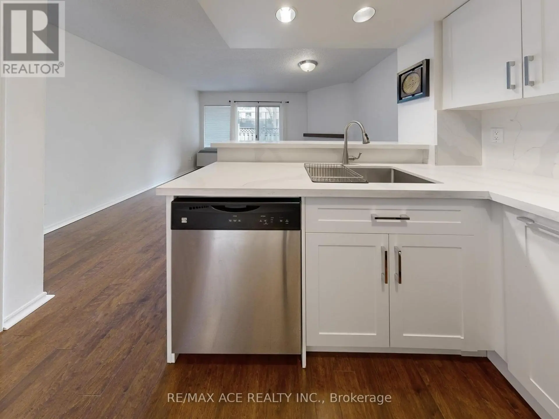 #14 660B WELLINGTON STREET W - Image 6