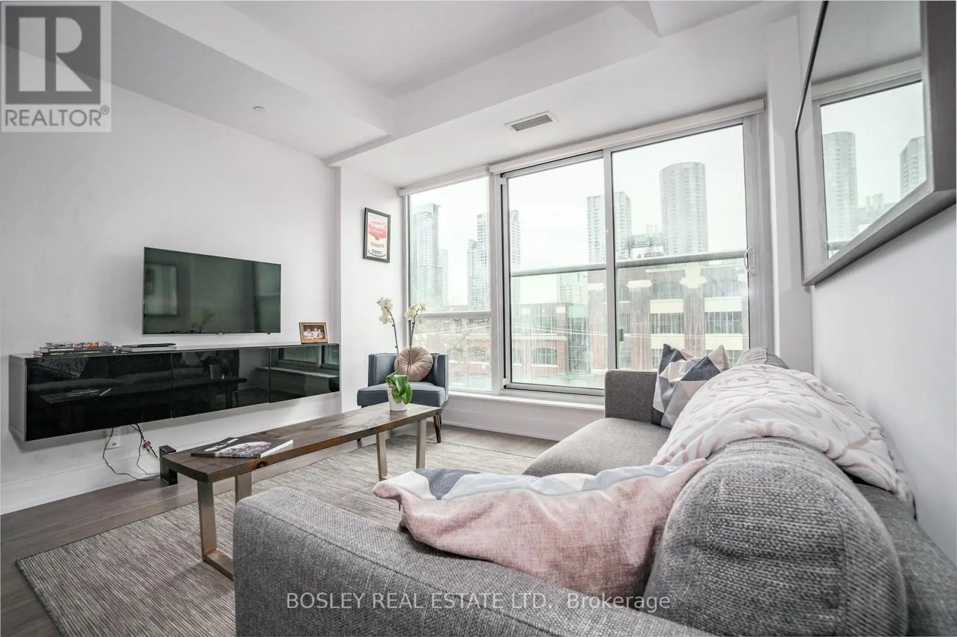 #401 508 WELLINGTON STREET - Image 3