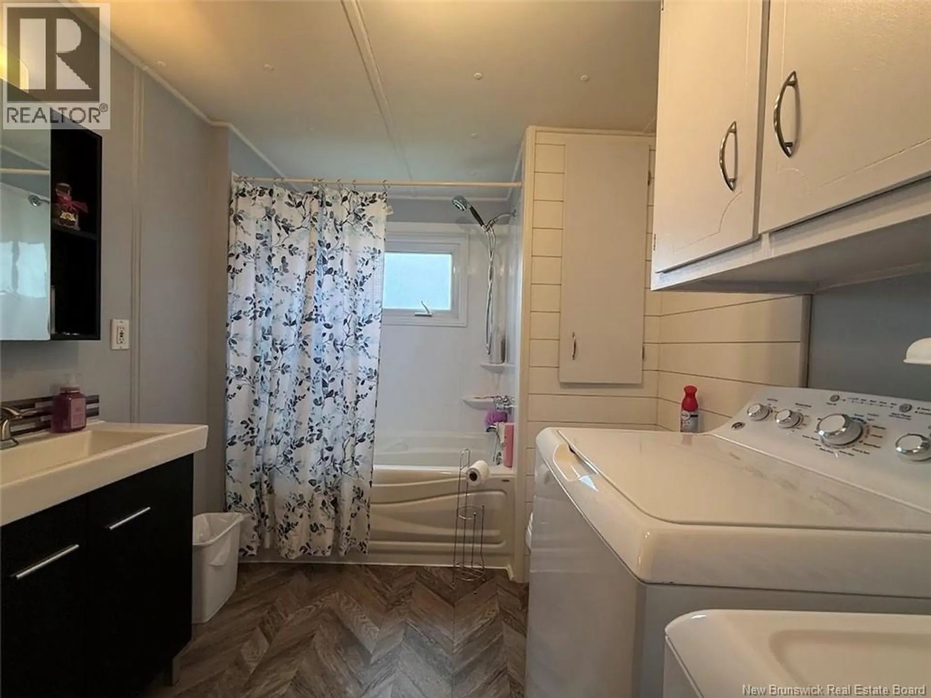 2037 Centrale Street - Image 11